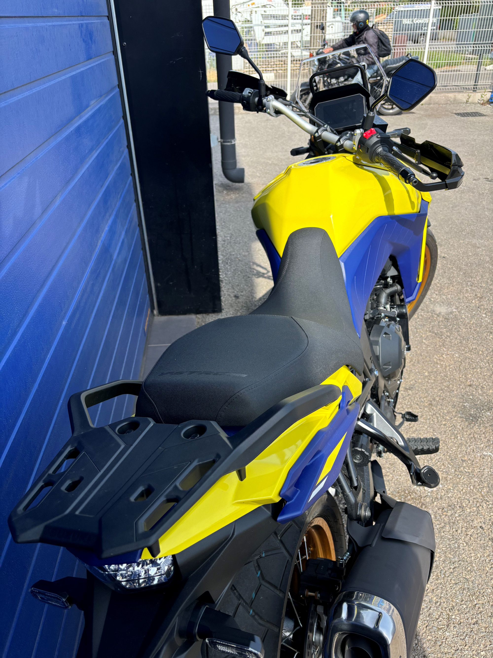 photo de SUZUKI V-STROM DL 800 DE 800 occasion de couleur  en vente à Ales n°2