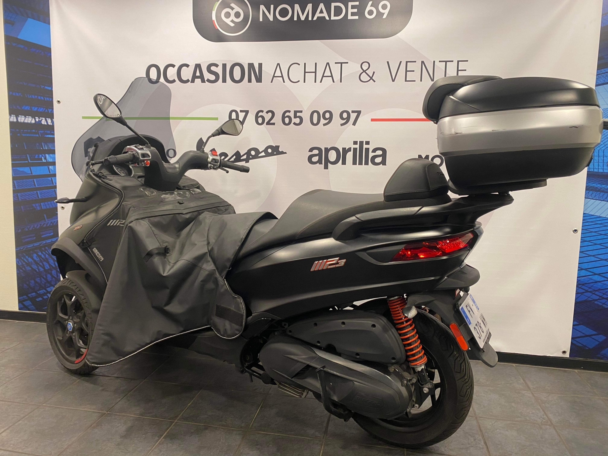 photo de PIAGGIO MP3 350 ABS-ASR 350 occasion de couleur  en vente à Brignais n°3