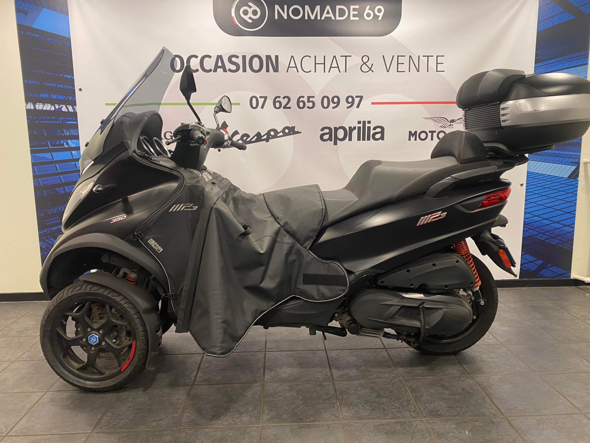 photo de PIAGGIO MP3 350 ABS-ASR 350 occasion de couleur  en vente à Brignais n°2