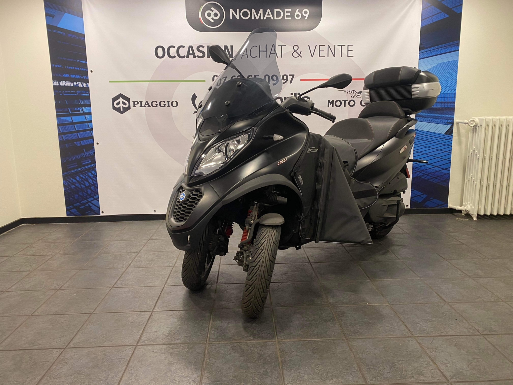 photo de PIAGGIO MP3 350 ABS-ASR 350 occasion de couleur  en vente à Brignais n°1