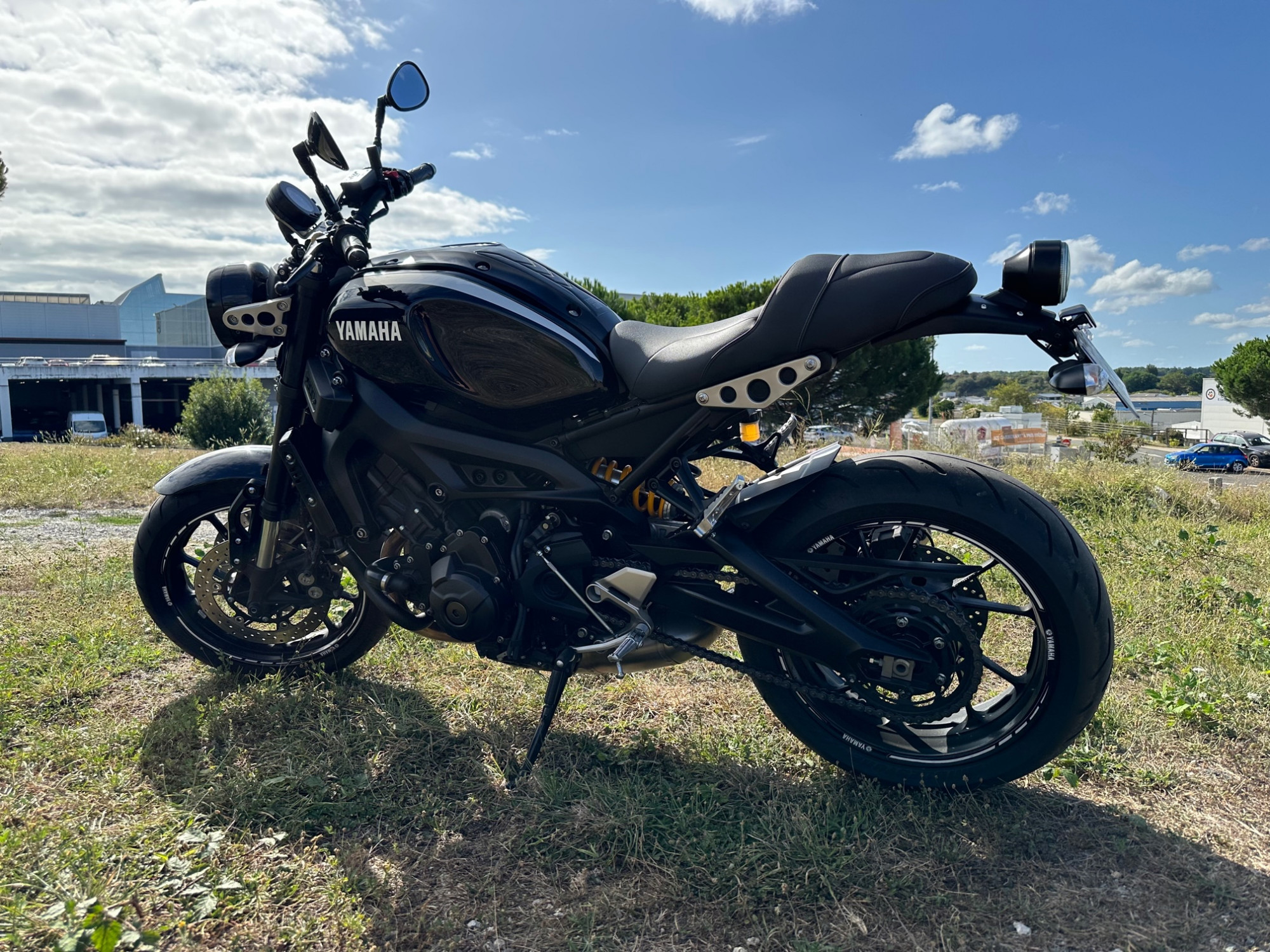 photo de YAMAHA XSR 900 850 occasion de couleur  en vente   Royan