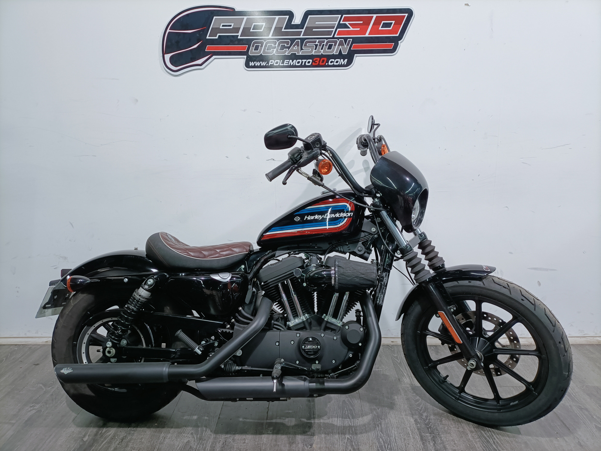 photo de HARLEY DAVIDSON SPORTSTER IRON 1200 1200 occasion de couleur  en vente à Nimes n°3