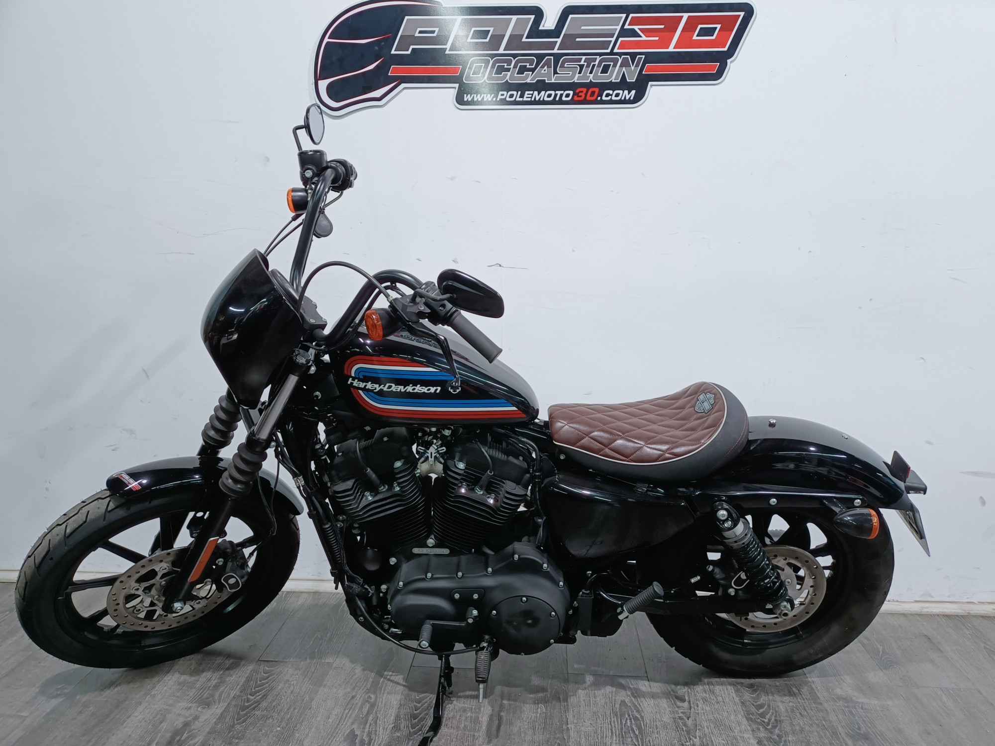 photo de HARLEY DAVIDSON SPORTSTER IRON 1200 1200 occasion de couleur  en vente à Nimes n°2