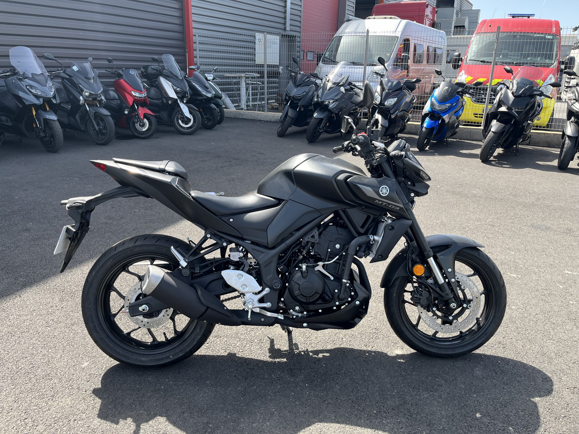 photo de YAMAHA MT 321 occasion de couleur  en vente à Sete n°2