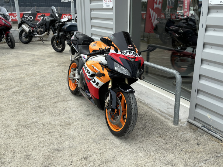 photo de HONDA CBR1000RR FIREBLADE REPSOL 1000 occasion de couleur  en vente à Le Mans n°1