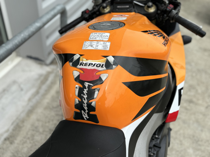 photo de HONDA CBR1000RR FIREBLADE REPSOL 1000 occasion de couleur  en vente à Le Mans n°2