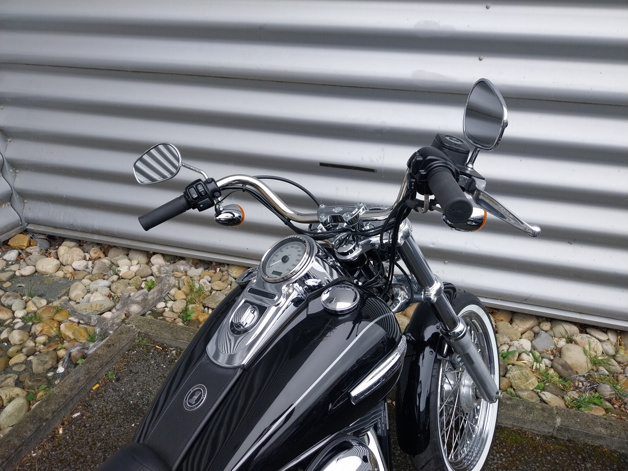 photo de HARLEY DAVIDSON DYNA CUSTOM 1584 1584 occasion de couleur  en vente à Brignais n°2