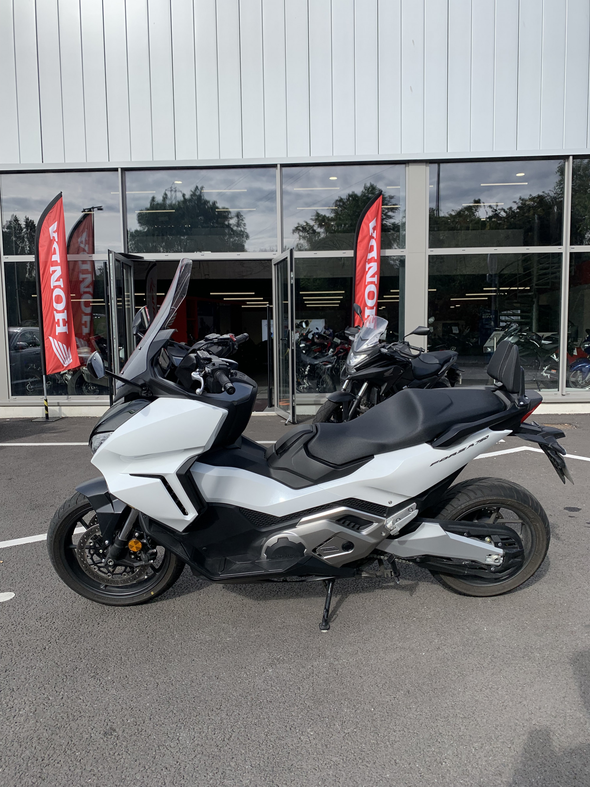 photo de HONDA NSS FORZA 750 750 occasion de couleur  en vente à Dunkerque n°3