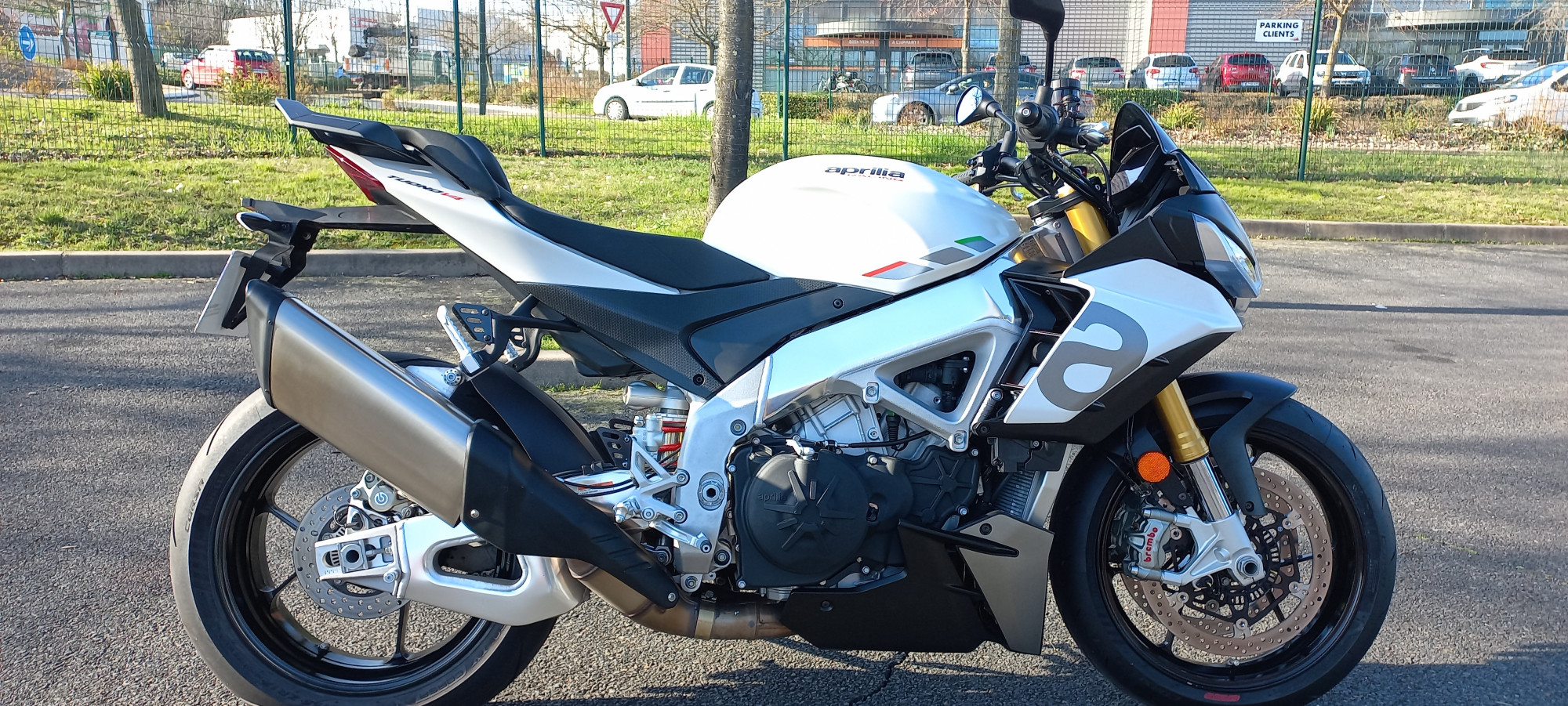 photo de APRILIA TUONO 1100 V4 1100 occasion de couleur  en vente à Gleize n°2