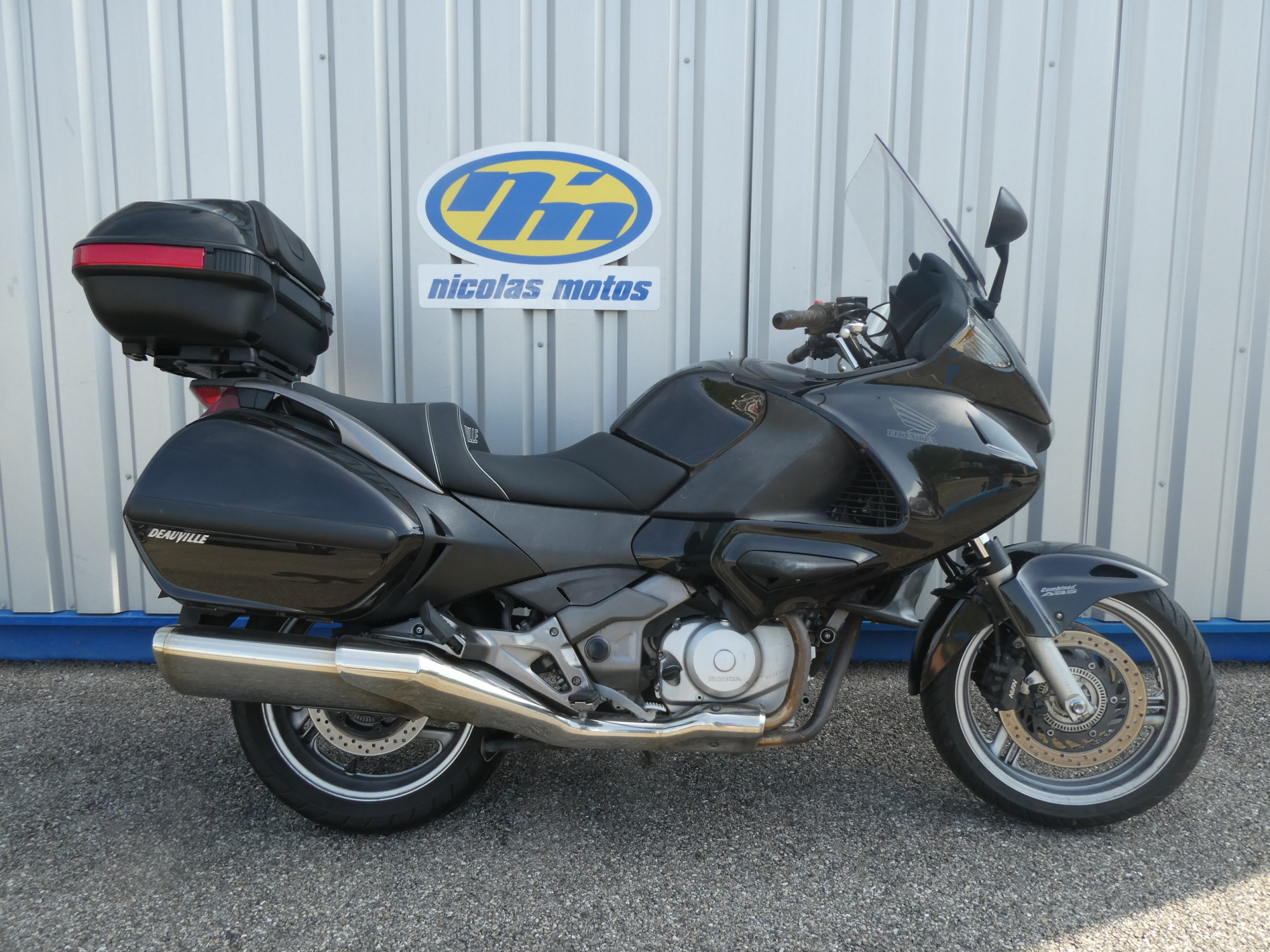 photo de HONDA NT DEAUVILLE 700 ABS 700 occasion de couleur  en vente à Annonay n°1