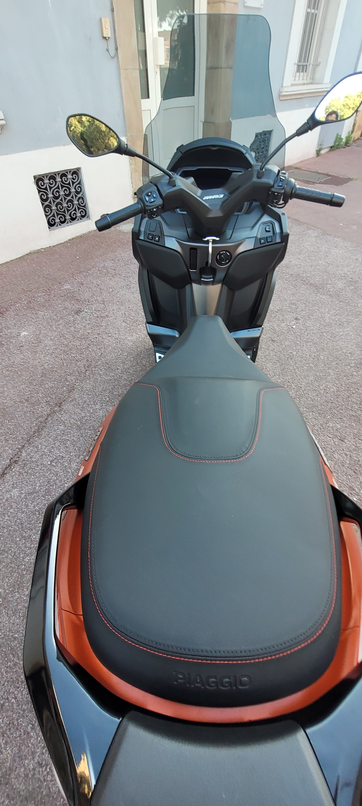 photo de PIAGGIO MP3 400 HPE SPORT ABS ASR 400 occasion de couleur  en vente   Frejus