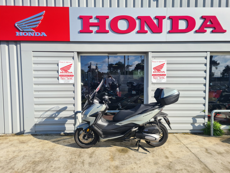 photo de HONDA FORZA 125 ABS 125 occasion de couleur  en vente   Le Mans