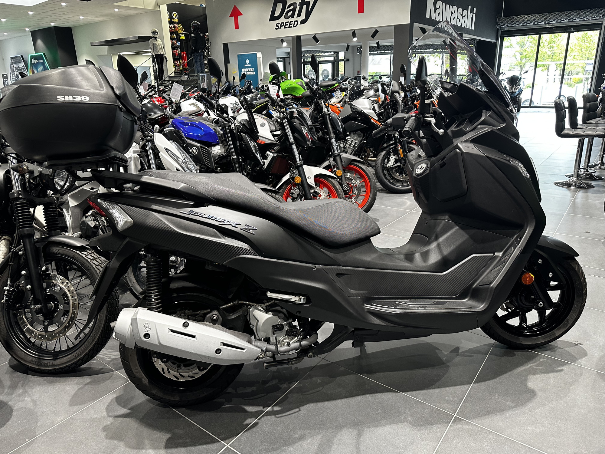 photo de SYM 125 JOYMAX Z 125 occasion de couleur  en vente à Ploeren n°2