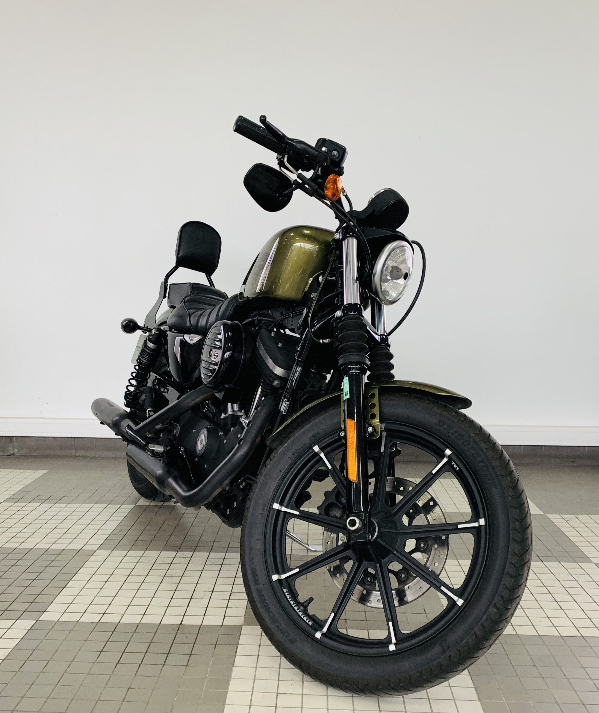 photo de HARLEY DAVIDSON SPORTSTER IRON 883 N  883 occasion de couleur  en vente à Melun n°3