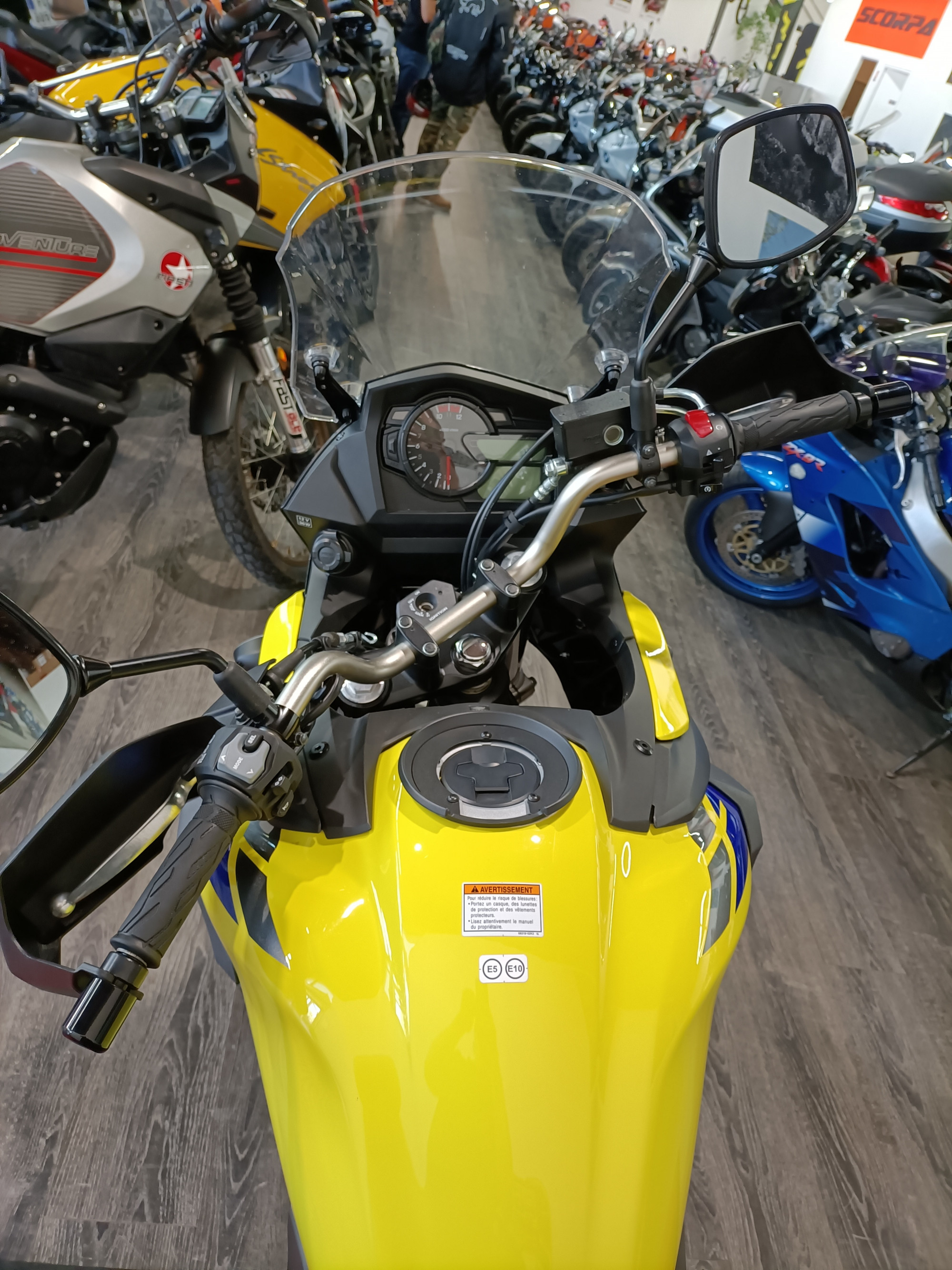 photo de SUZUKI DL 650 V-STROM 650 occasion de couleur  en vente à Nimes n°2