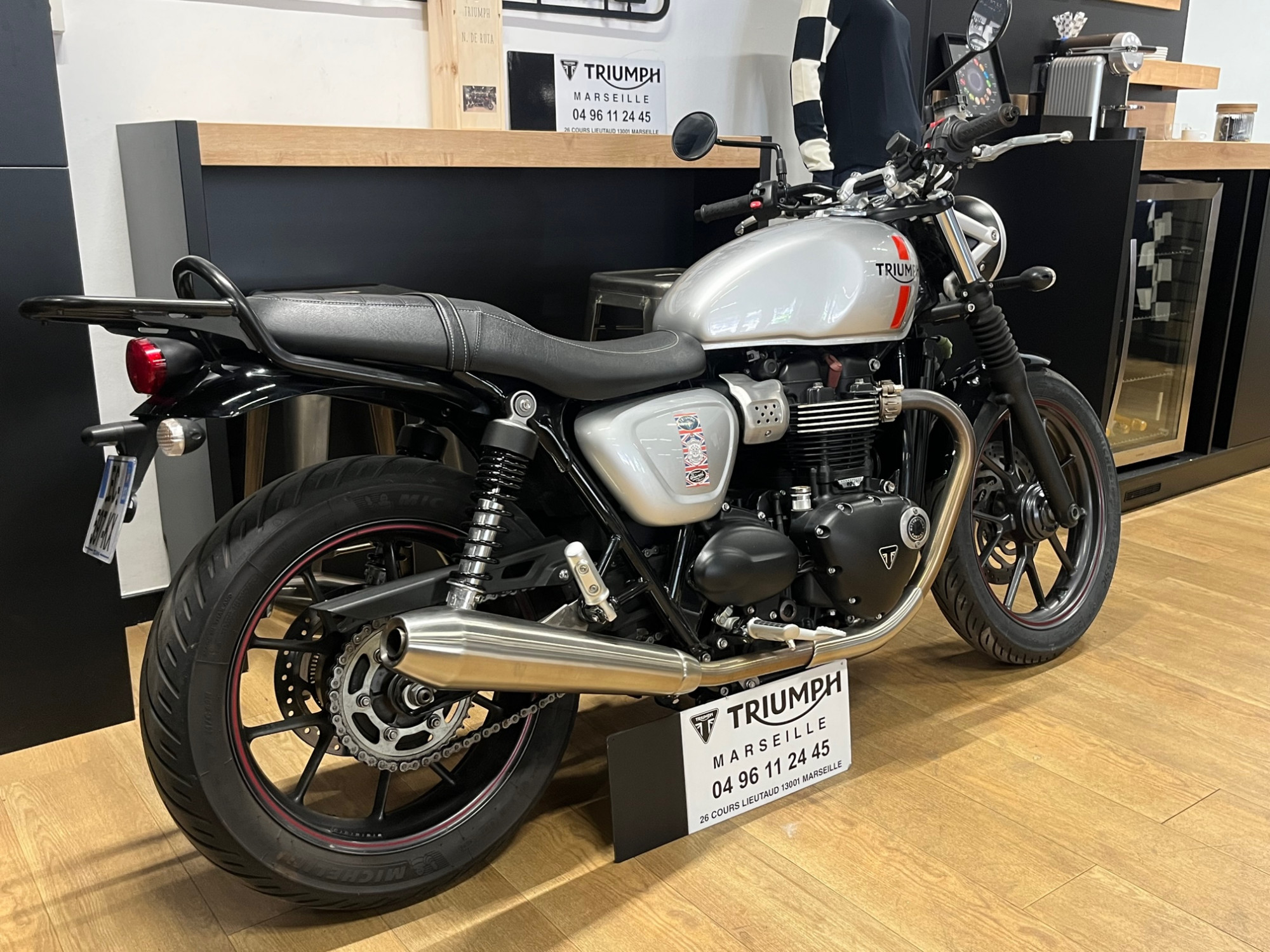 photo de TRIUMPH STREET TWIN  900 900 occasion de couleur  en vente à Marseille 01 n°2