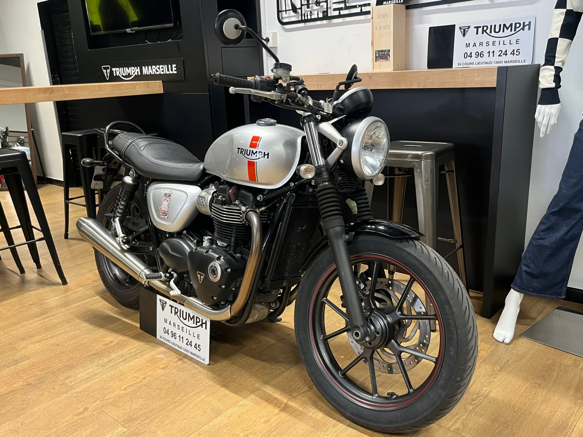 photo de TRIUMPH STREET TWIN  900 900 occasion de couleur  en vente à Marseille 01 n°3