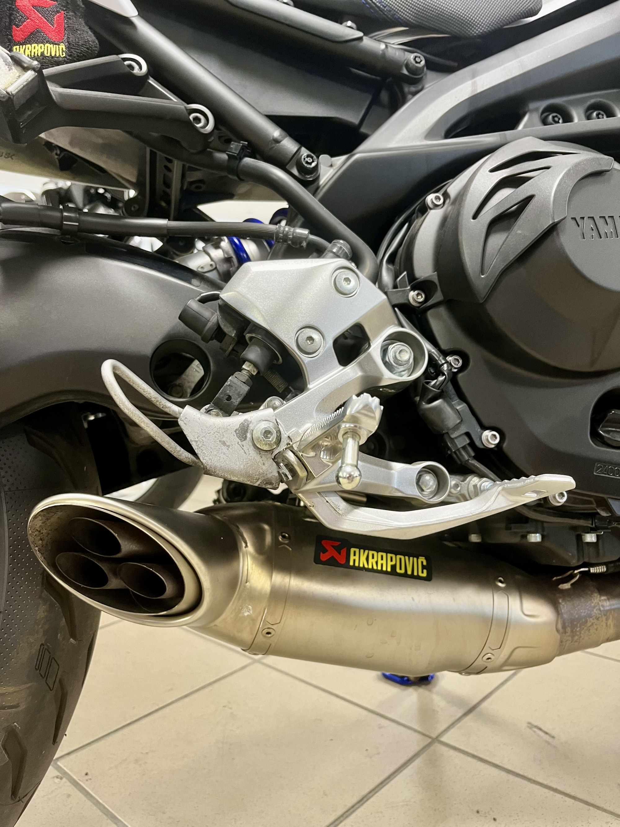 photo de YAMAHA MT-09 STREET R. 850 occasion de couleur  en vente à Lanester n°2