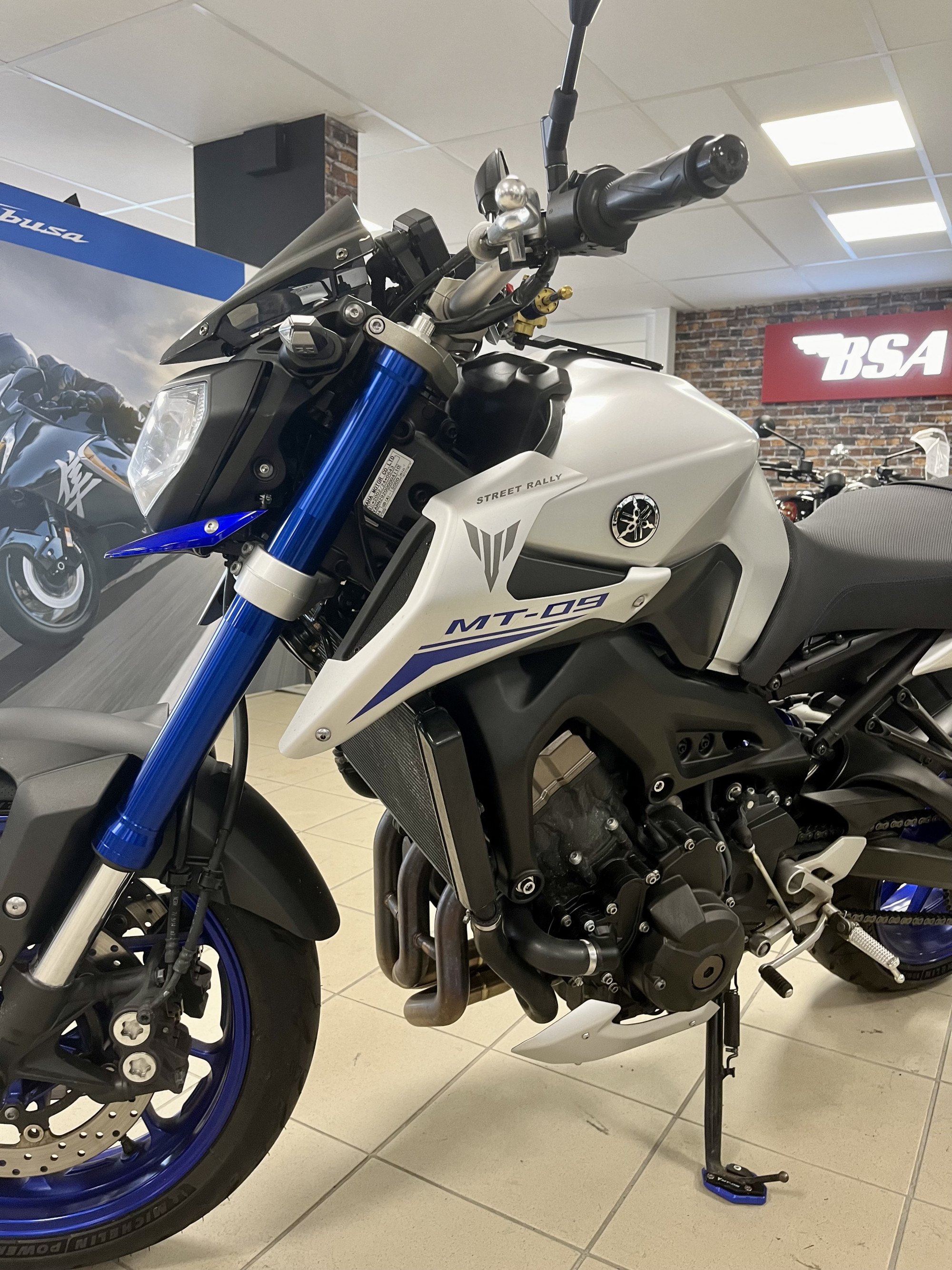 photo de YAMAHA MT-09 STREET R. 850 occasion de couleur  en vente   Lanester