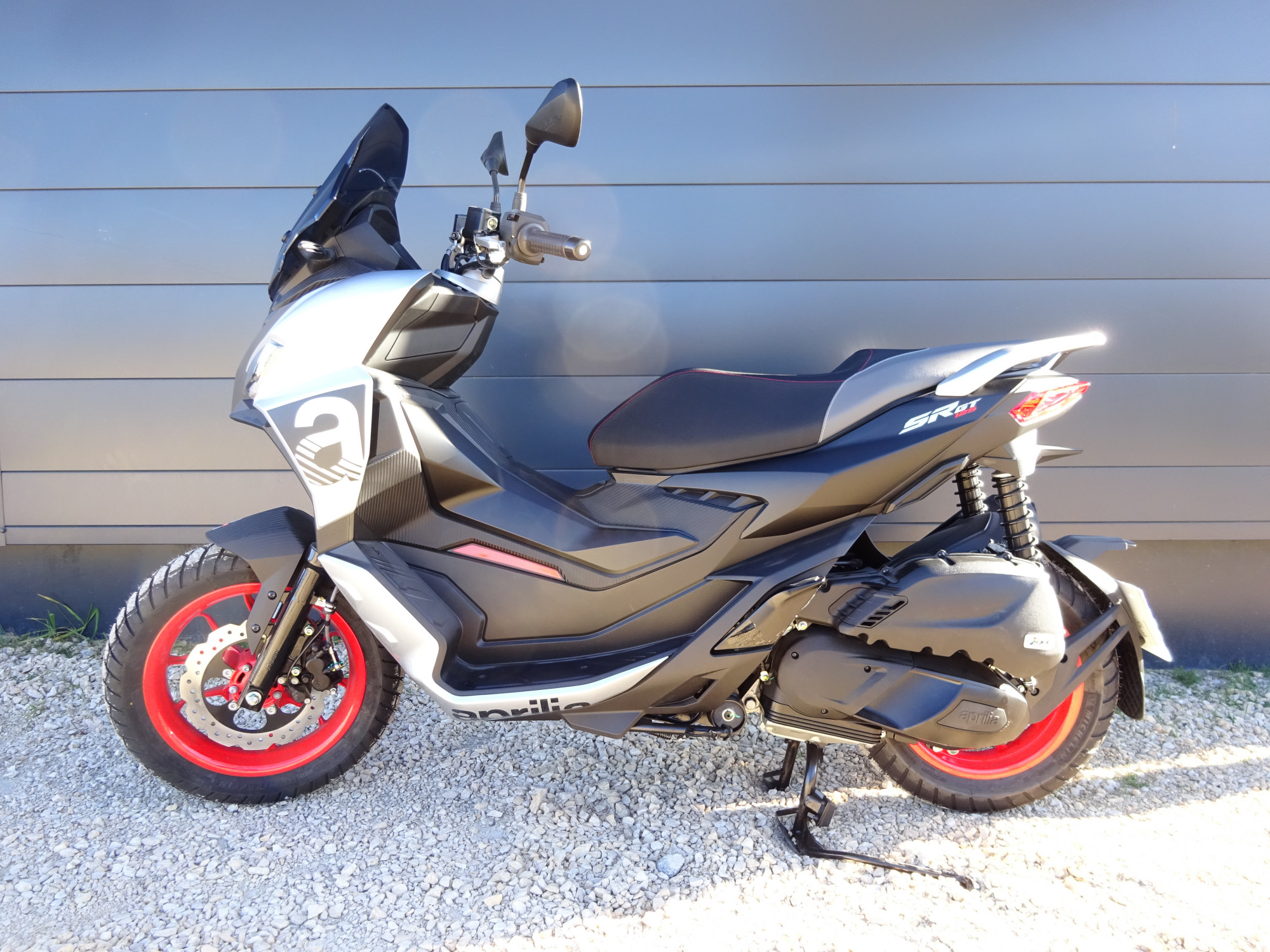 photo de APRILIA SR 125 GT 125 occasion de couleur  en vente à Ales n°2