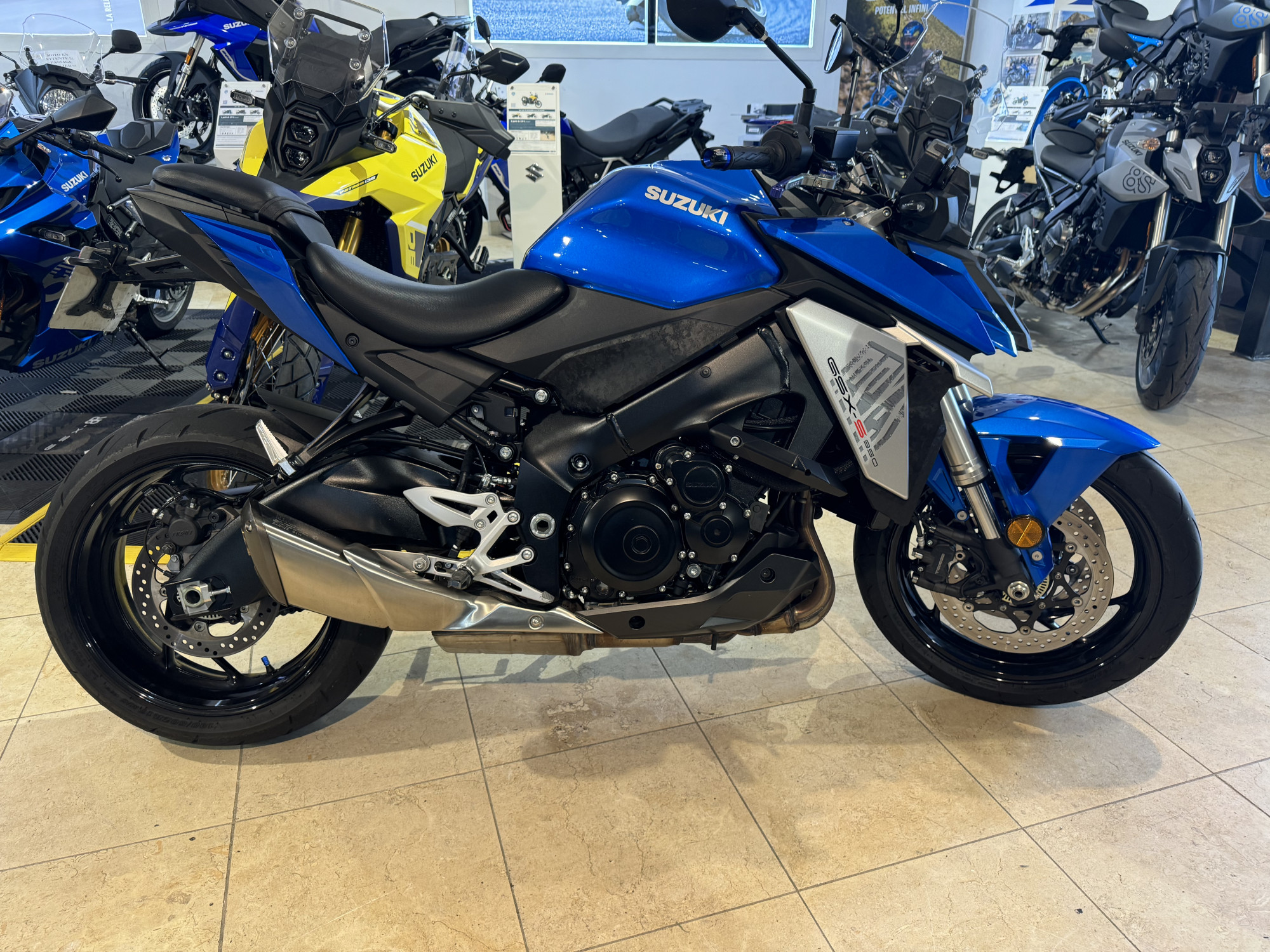 photo de SUZUKI GSX-S 950 950 occasion de couleur  en vente à Salaise Sur Sanne n°2