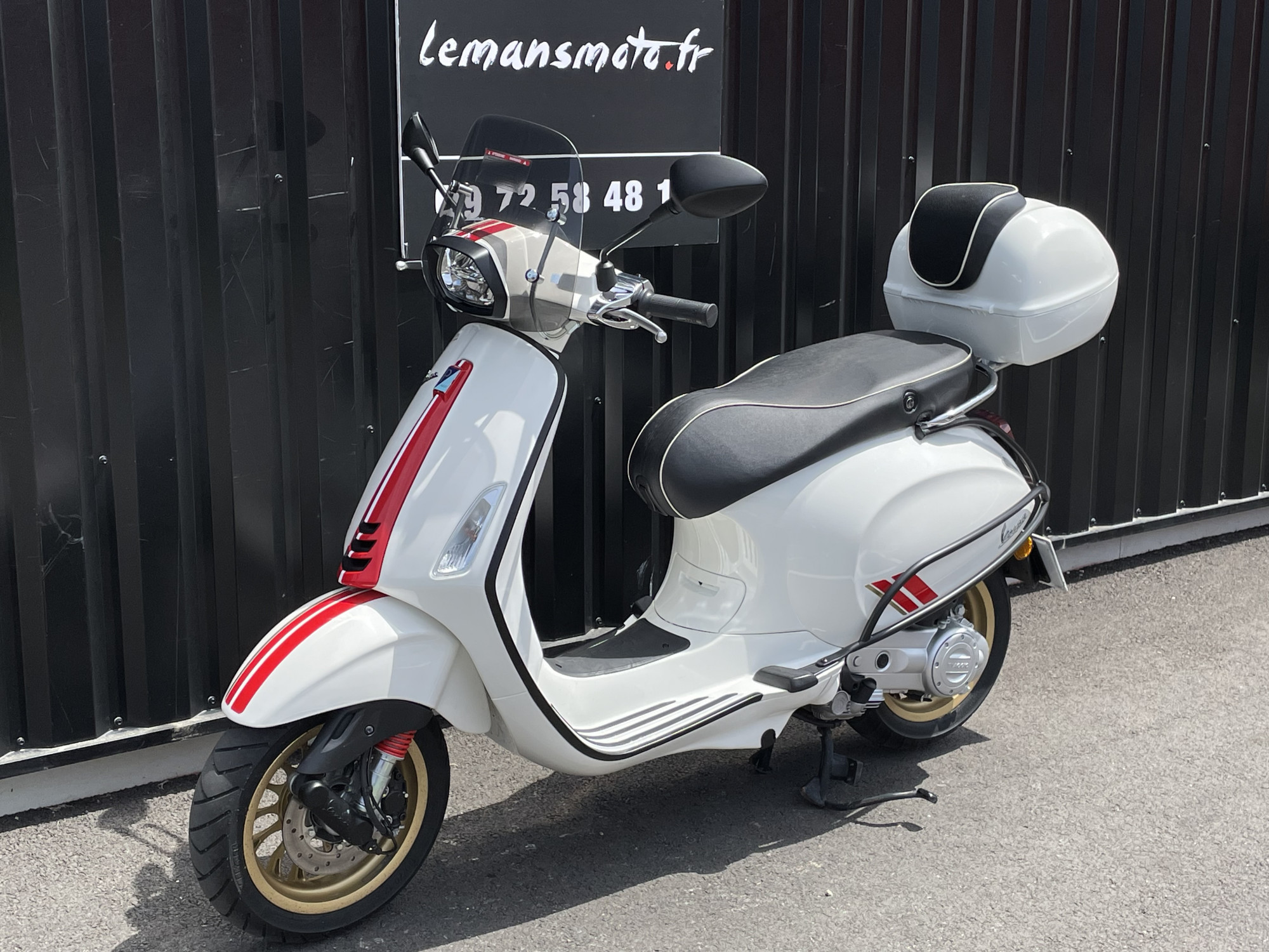 photo de PIAGGIO VESPA SPRINT 50 50 occasion de couleur  en vente   Ruaudin