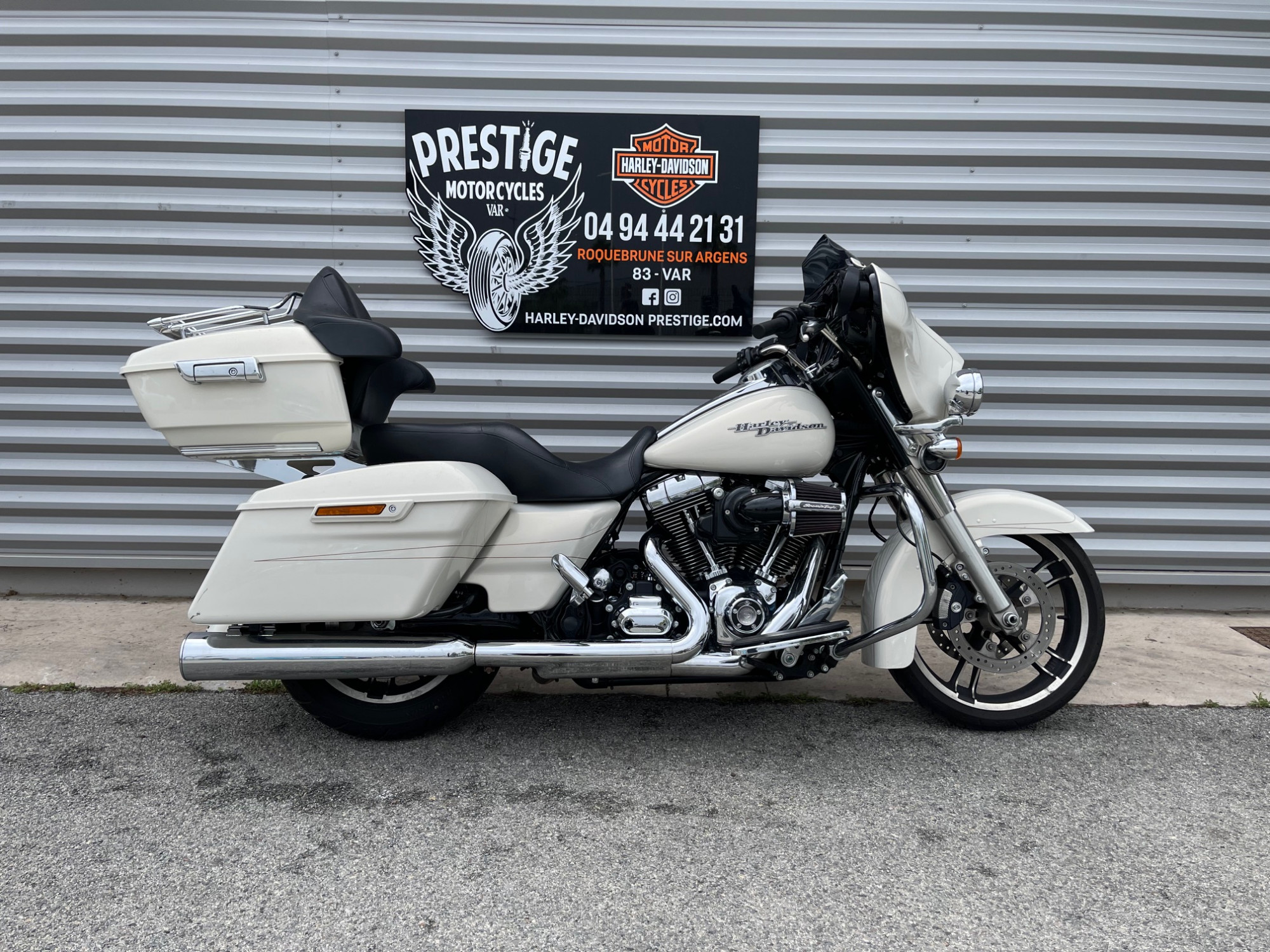 photo de HARLEY DAVIDSON TOURING STREET GLIDE 1690 1690 occasion de couleur  en vente à Roquebrune Sur Argens n°1