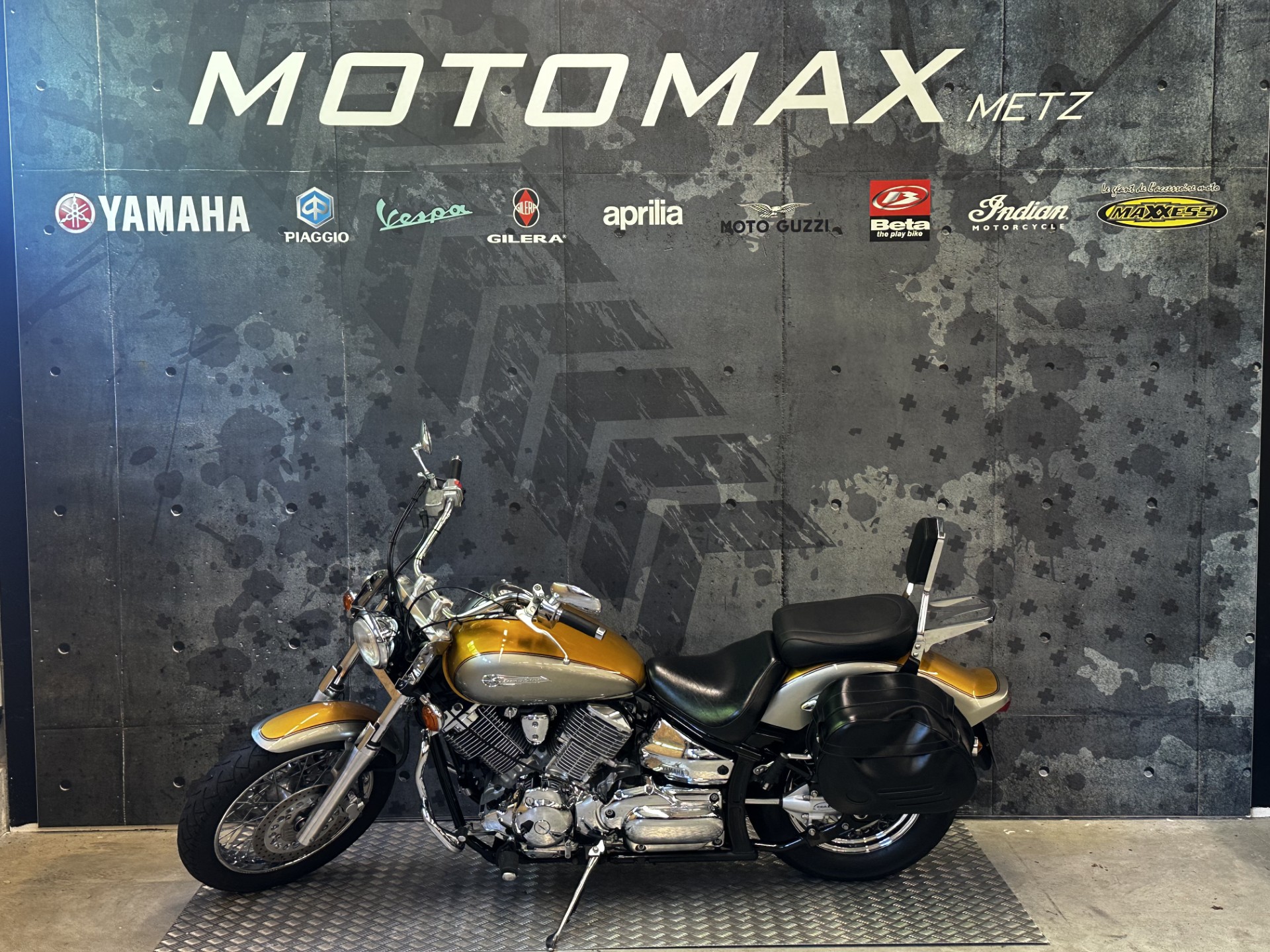 photo de YAMAHA DRAGSTAR 1100 1100 occasion de couleur  en vente   Woippy