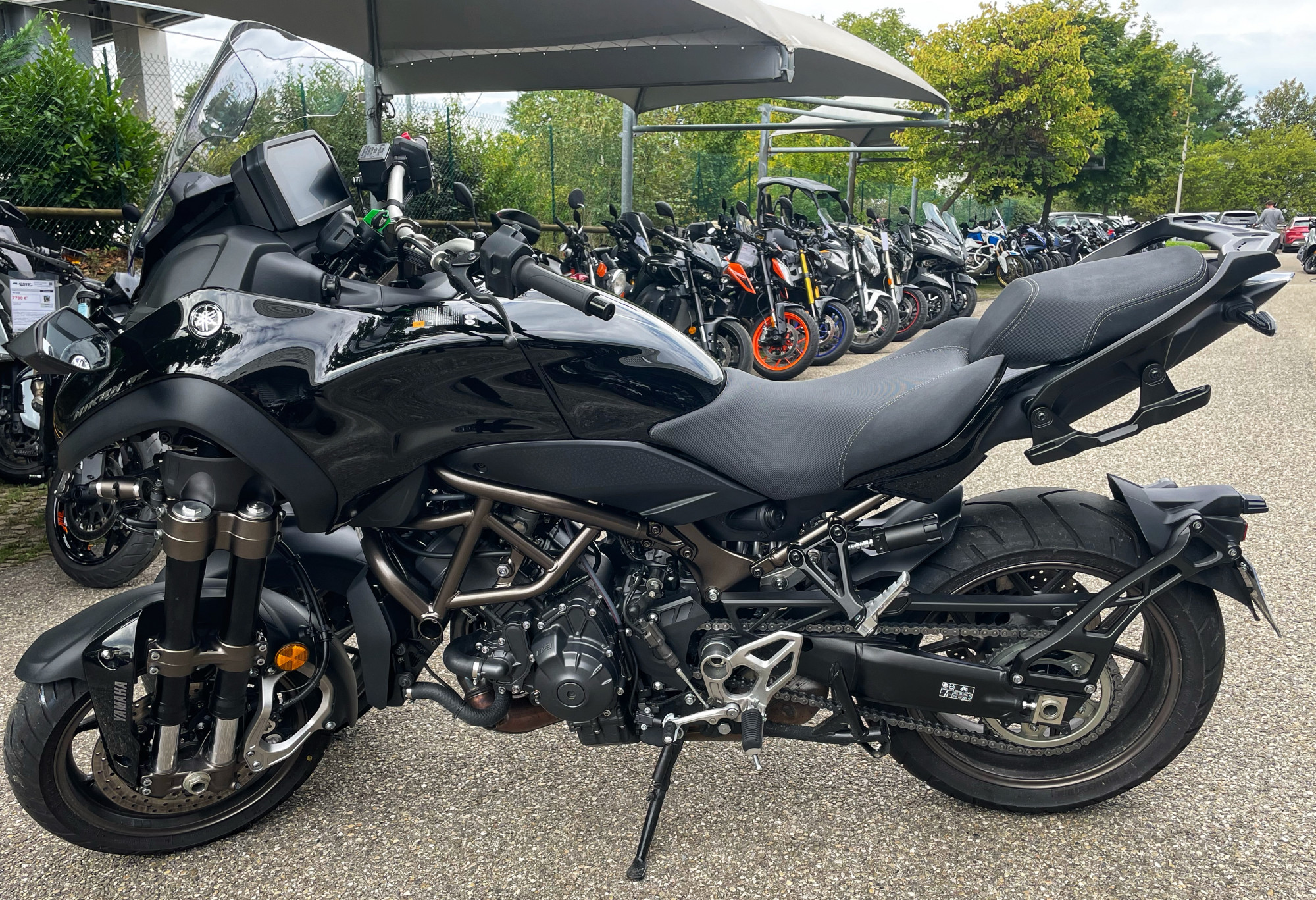 photo de YAMAHA NIKEN 850 GT 850 occasion de couleur  en vente à Dardilly n°3