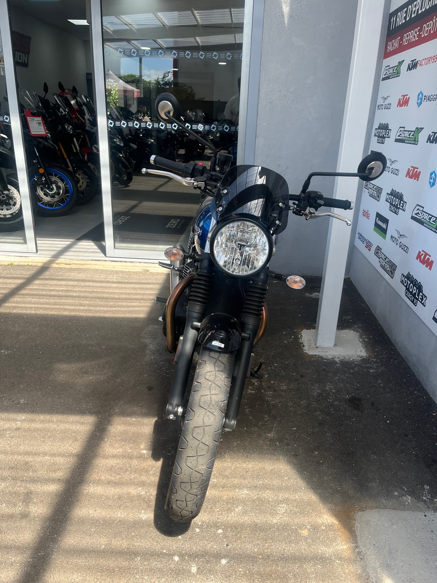 photo de TRIUMPH STREET TWIN  900 900 occasion de couleur  en vente à St Ouen L Aumone n°2