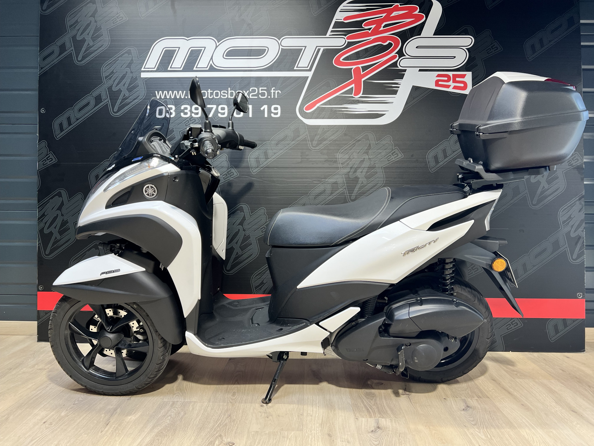 photo de YAMAHA TRICITY 125 125 occasion de couleur  en vente à Franois n°2