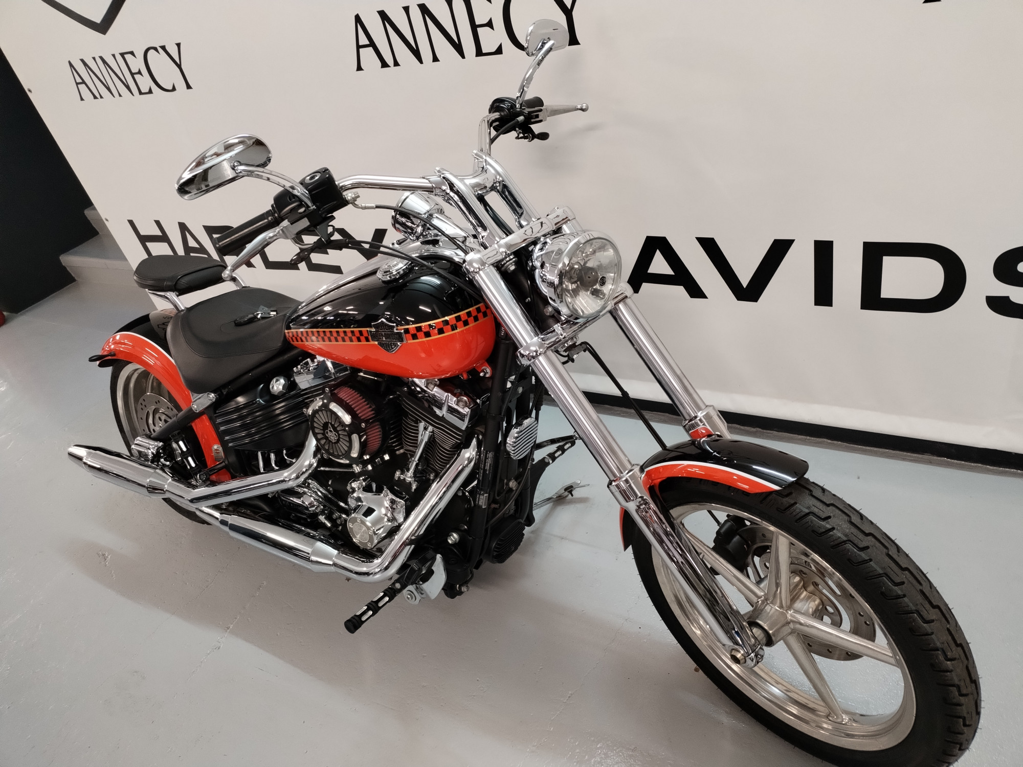 photo de HARLEY DAVIDSON SOFTAIL ROCKER 1584 C 1584 occasion de couleur  en vente à Seynod n°2