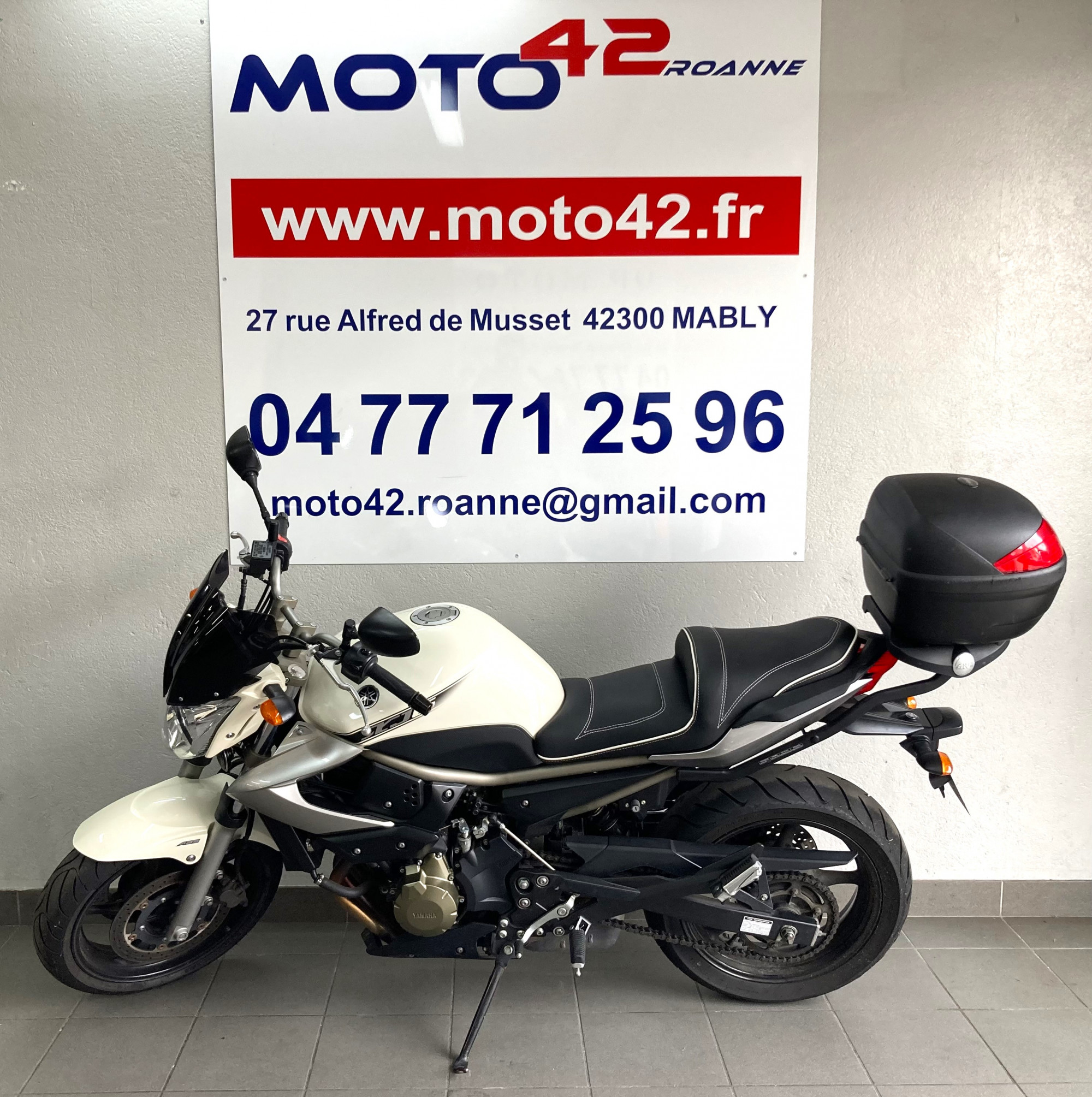 photo de YAMAHA XJ6-N 600 occasion de couleur  en vente à Mably n°1