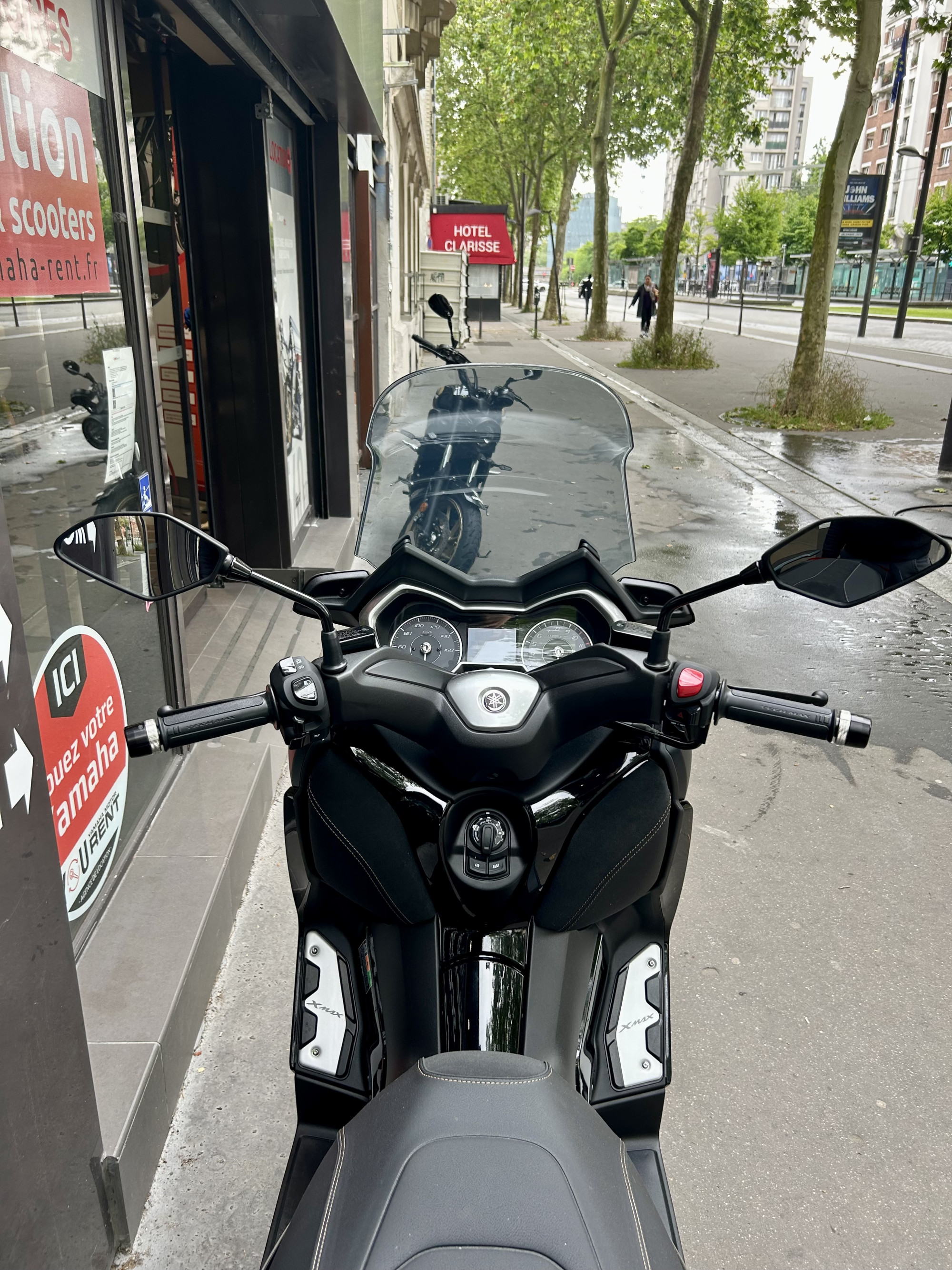 photo de YAMAHA XMAX 125 TECH MAX 125 occasion de couleur  en vente à Paris 15 n°3