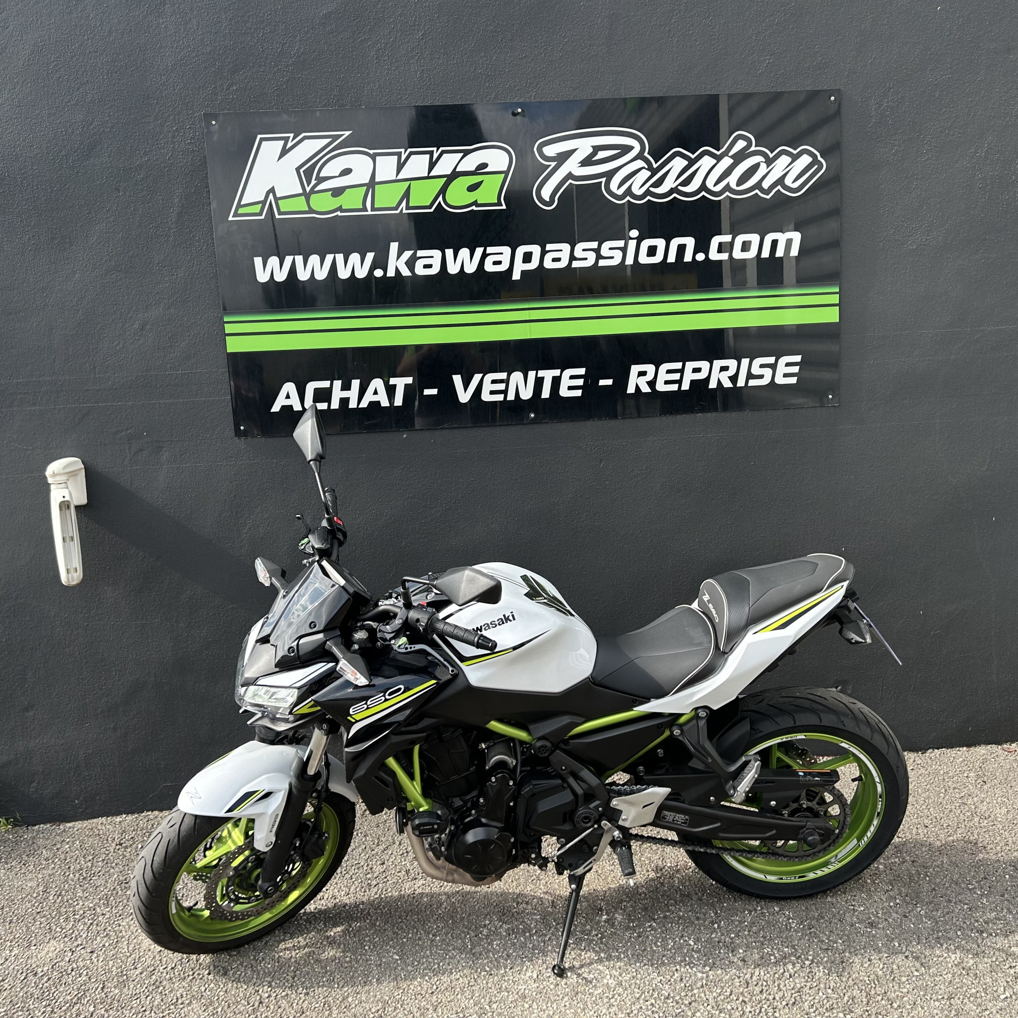 photo de KAWASAKI Z 650 702 occasion de couleur  en vente à Ales n°2