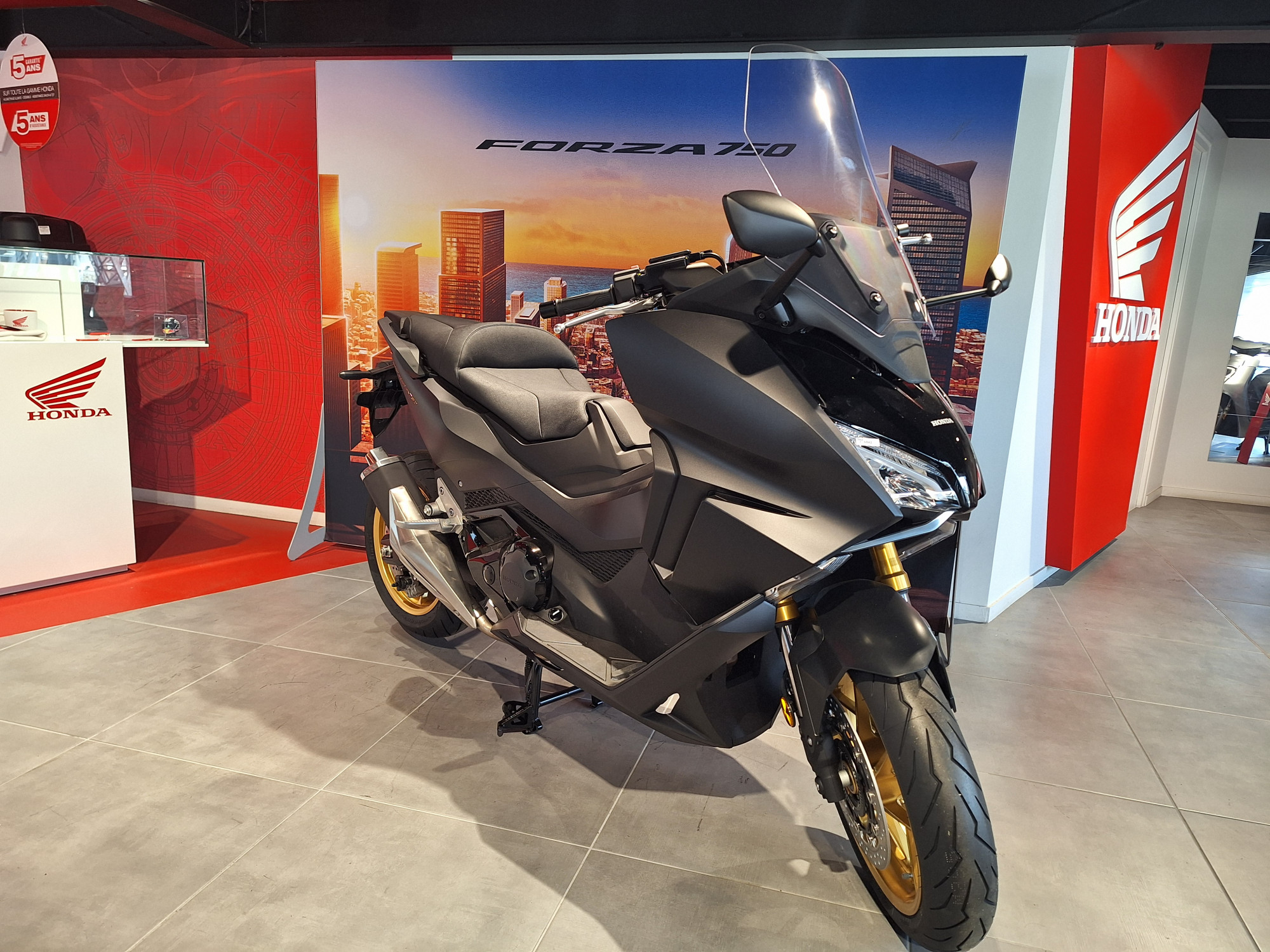 photo de HONDA NSS FORZA 750 750 occasion de couleur  en vente à Paris 10 n°1