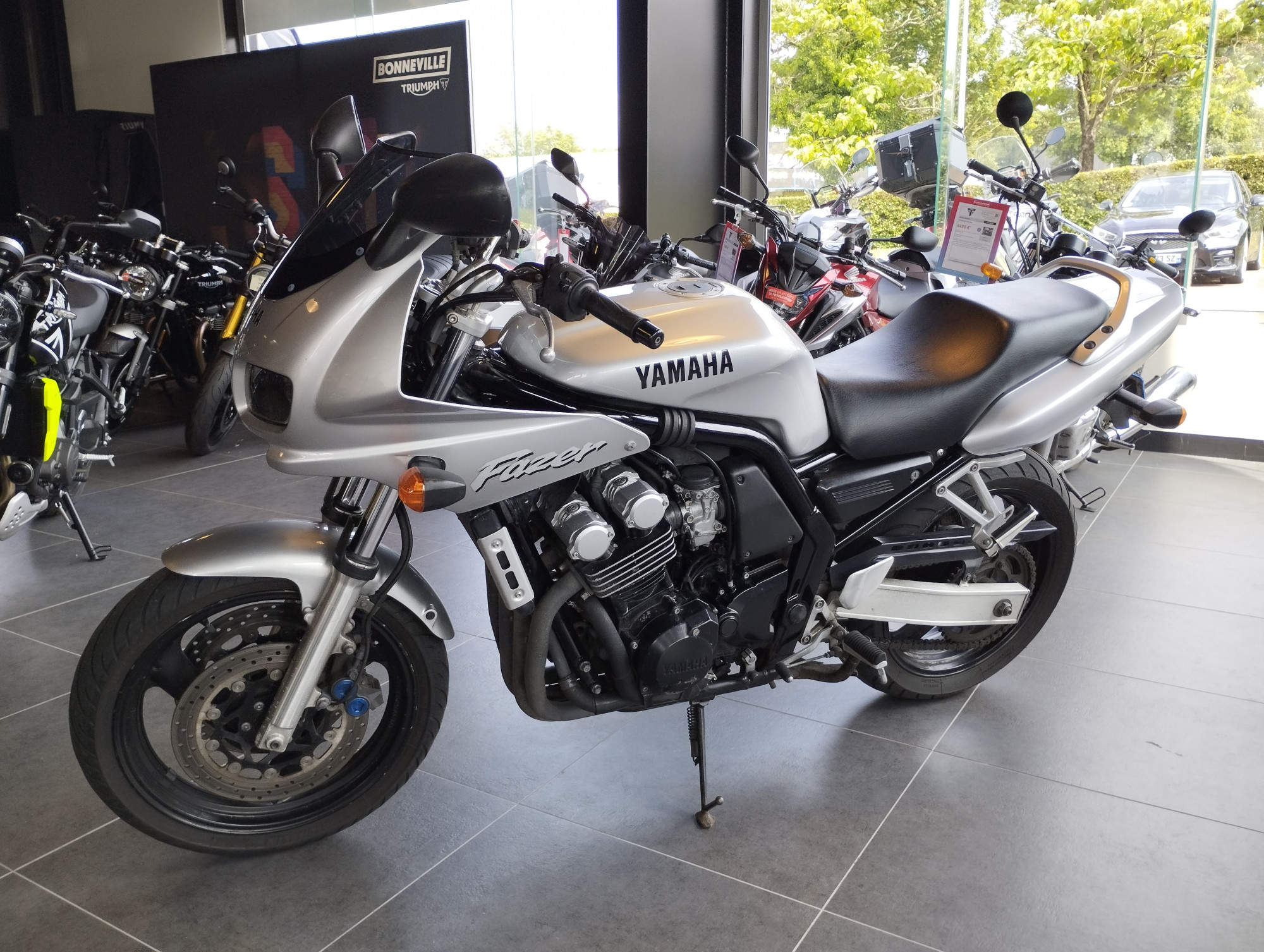 photo de YAMAHA FZ1 FAZER 600 occasion de couleur  en vente à Orvault n°1