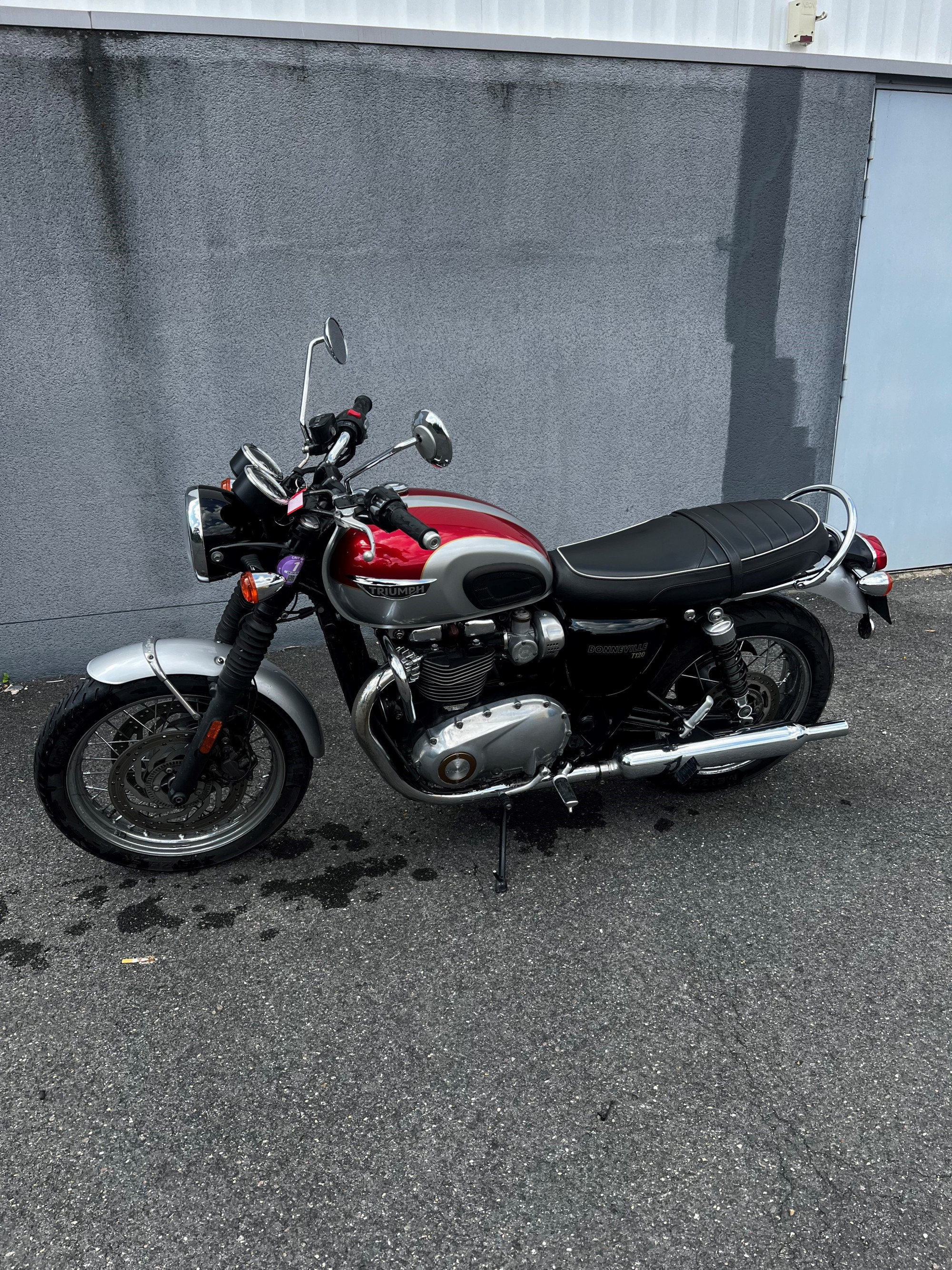 photo de TRIUMPH T 120 1200 occasion de couleur  en vente à Bonneuil Sur Marne n°1