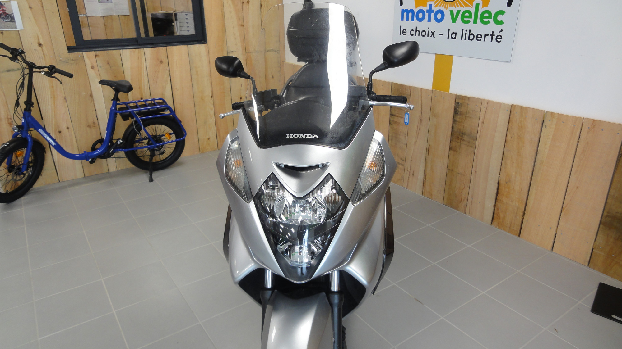 photo de HONDA SILVER WING 650 400 occasion de couleur  en vente à Echire n°2