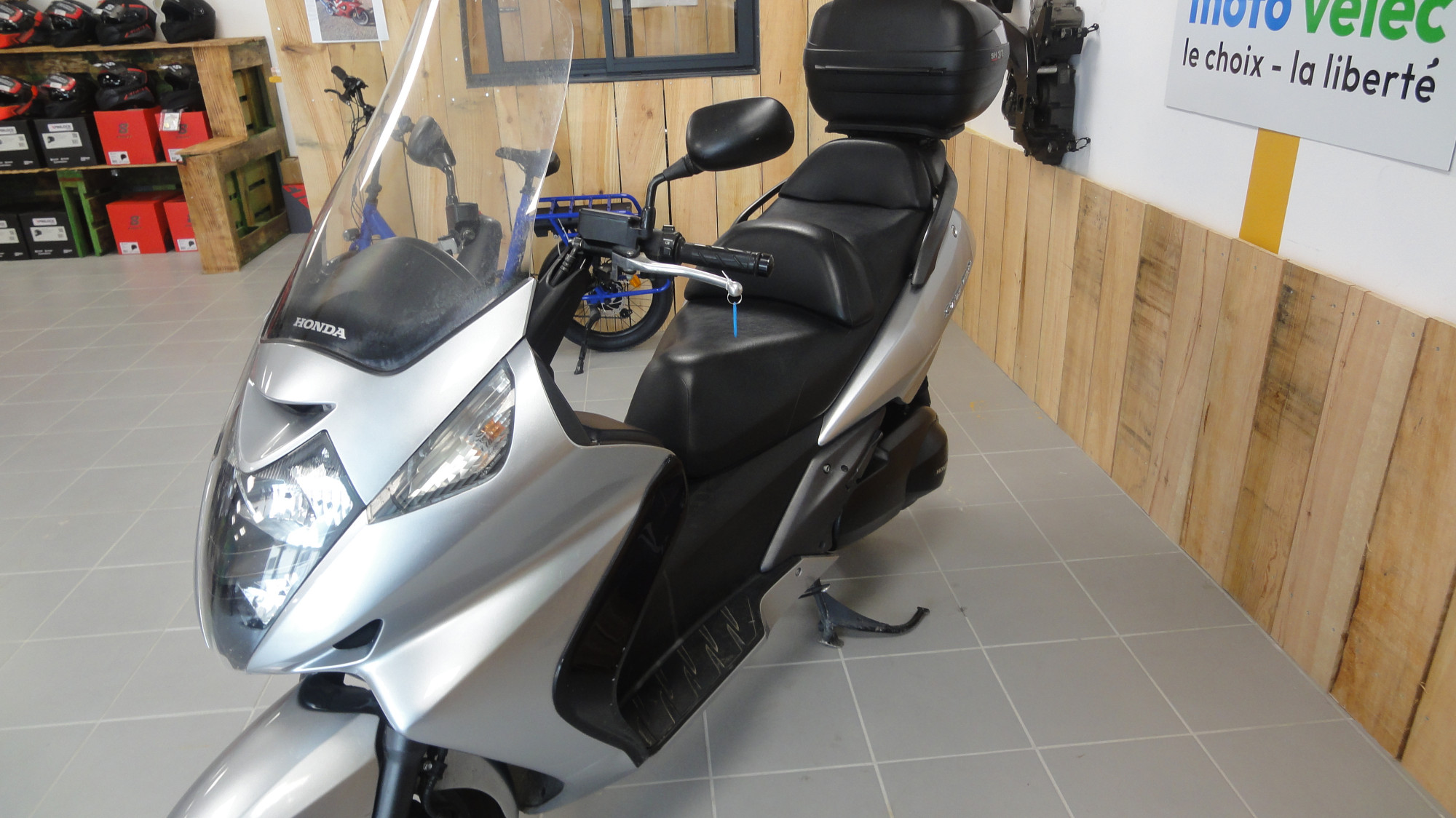 photo de HONDA SILVER WING 650 400 occasion de couleur  en vente à Echire n°3