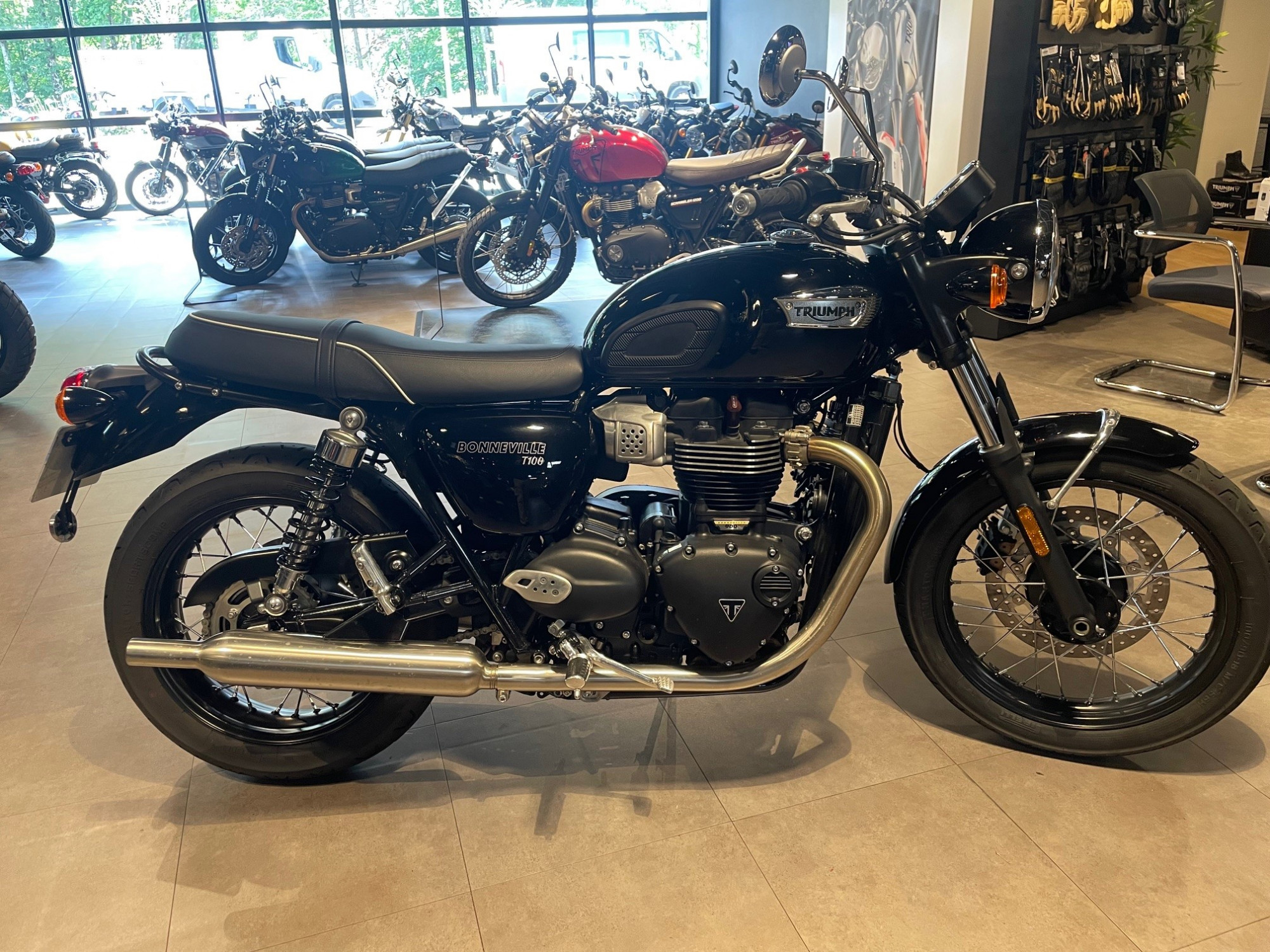 photo de TRIUMPH BONNEVILLE T100 865 occasion de couleur  en vente à Lanester n°2