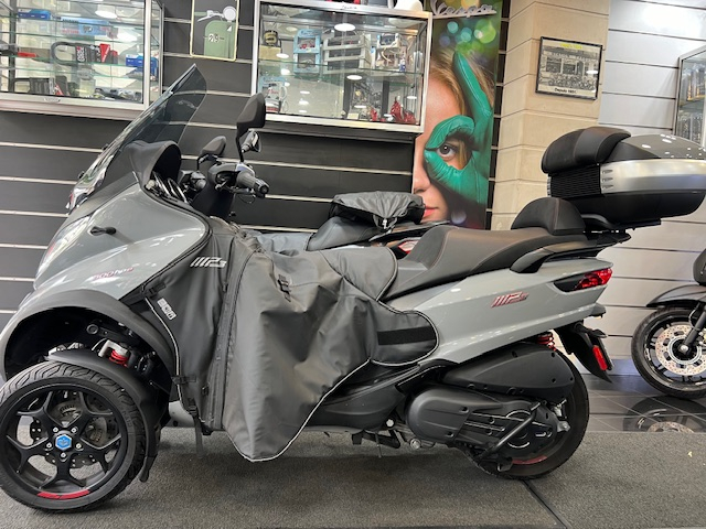 photo de PIAGGIO MP3 500 HPE SPORT ABS-ASR 500 occasion de couleur  en vente à Paris 18 n°1