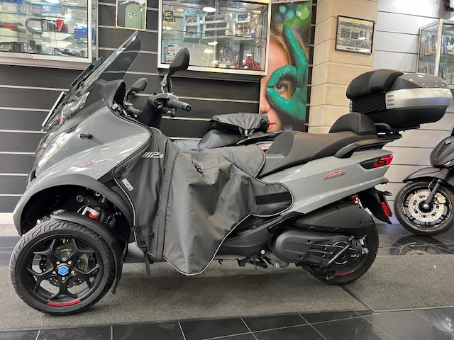 photo de PIAGGIO MP3 500 HPE SPORT ABS-ASR 500 occasion de couleur  en vente à Paris 18 n°2