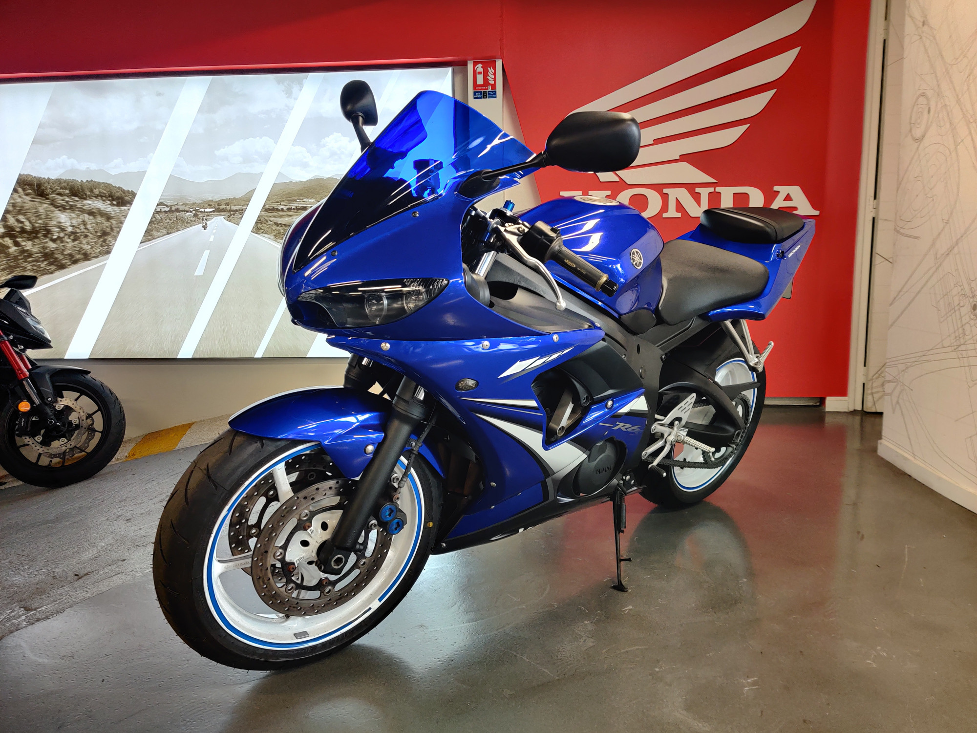 photo de YAMAHA YZF-R6 600 occasion de couleur  en vente à Paris 10 n°3