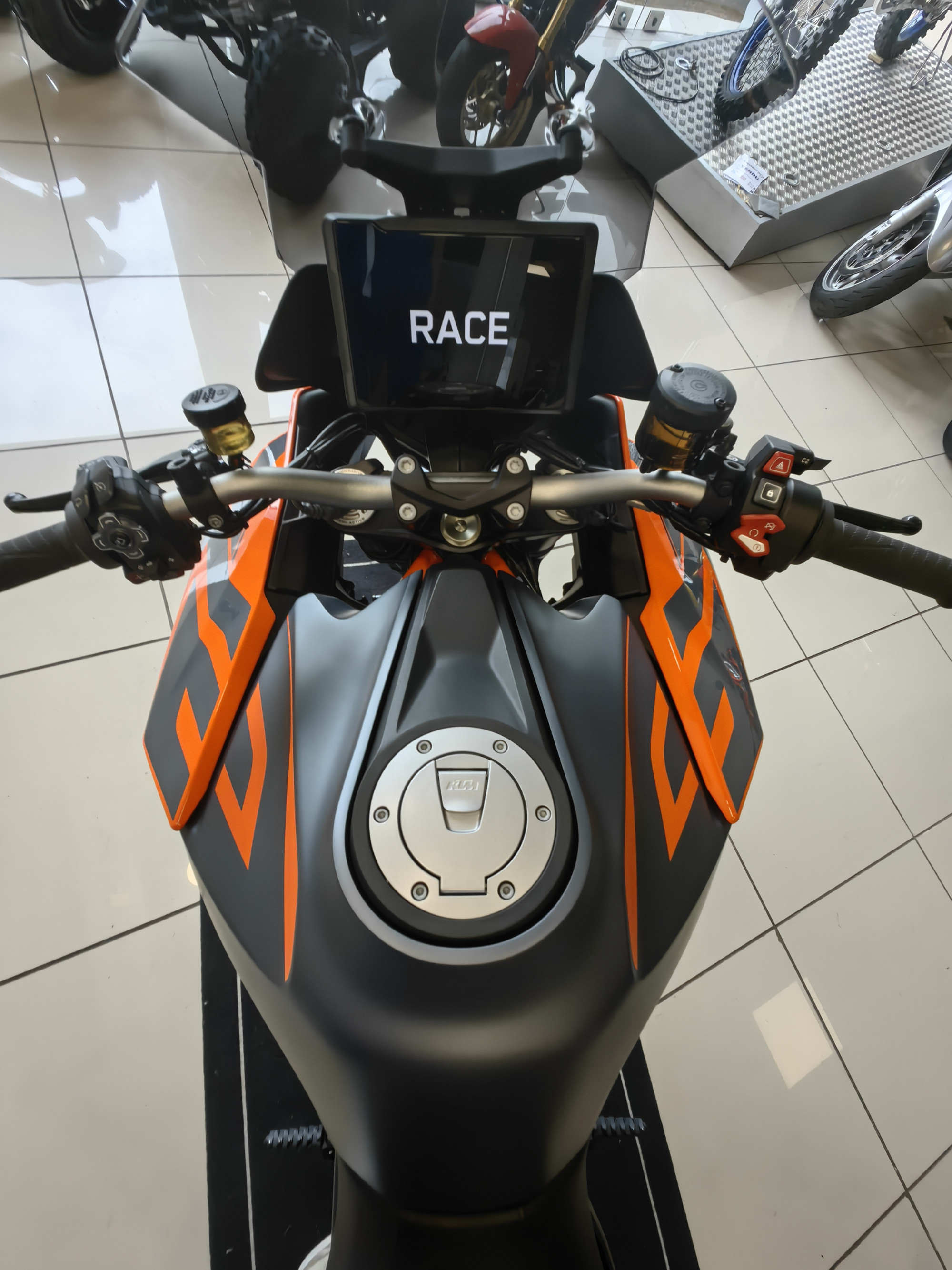 photo de KTM 1290 SUPER DUKE GT 1290 occasion de couleur  en vente à Lescure D Albigeois n°3