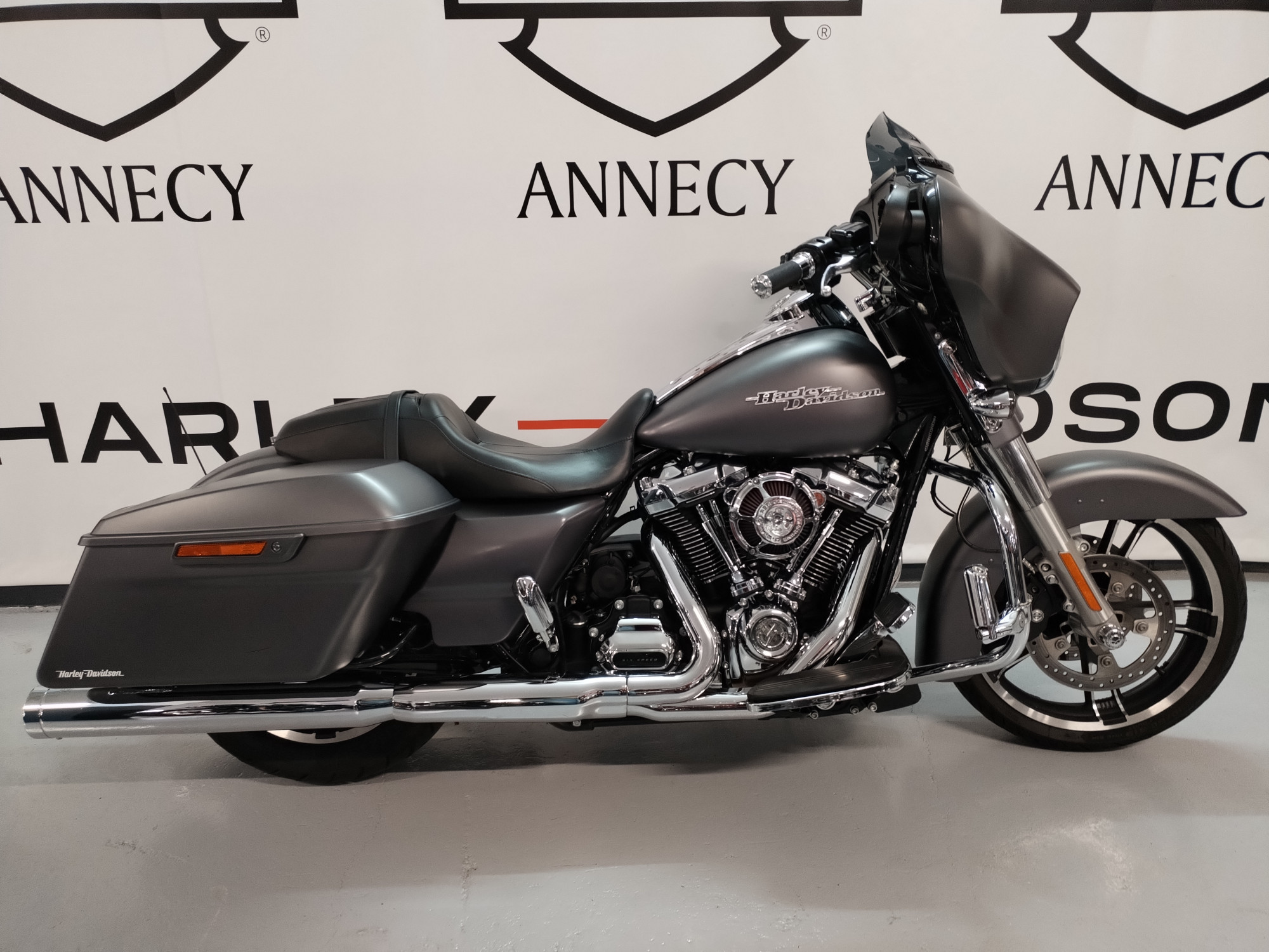 photo de HARLEY DAVIDSON TOURING STREET GLIDE 1745 SPECIA 1745 occasion de couleur  en vente   Seynod