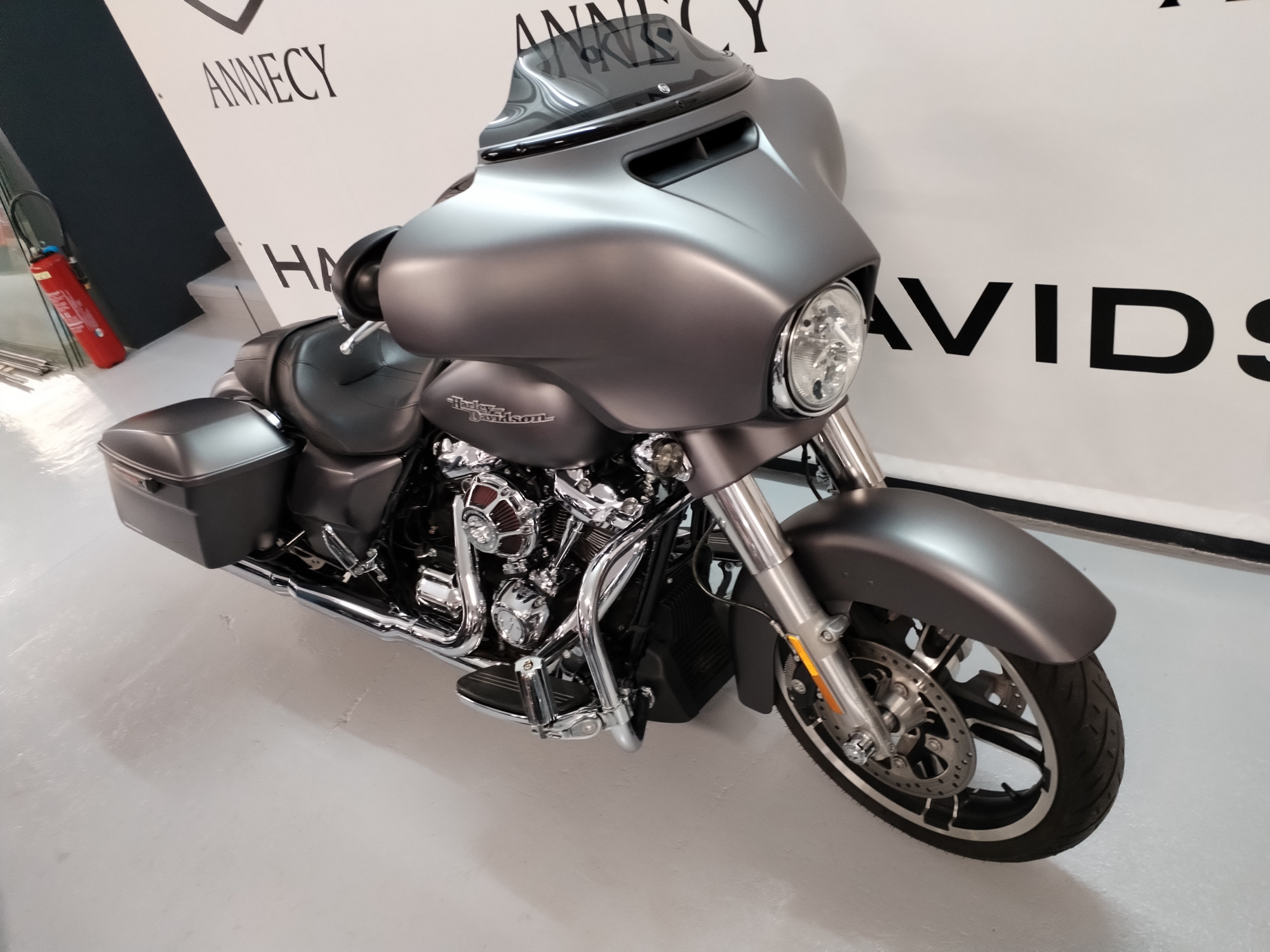 photo de HARLEY DAVIDSON TOURING STREET GLIDE 1745 SPECIA 1745 occasion de couleur  en vente à Seynod n°2