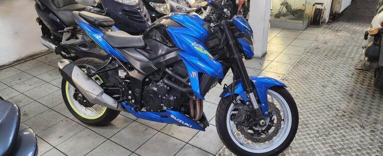 photo de SUZUKI GSX 750 F 750 occasion de couleur  en vente à Vitrolles n°1