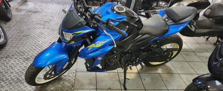 photo de SUZUKI GSX 750 F 750 occasion de couleur  en vente à Vitrolles n°2