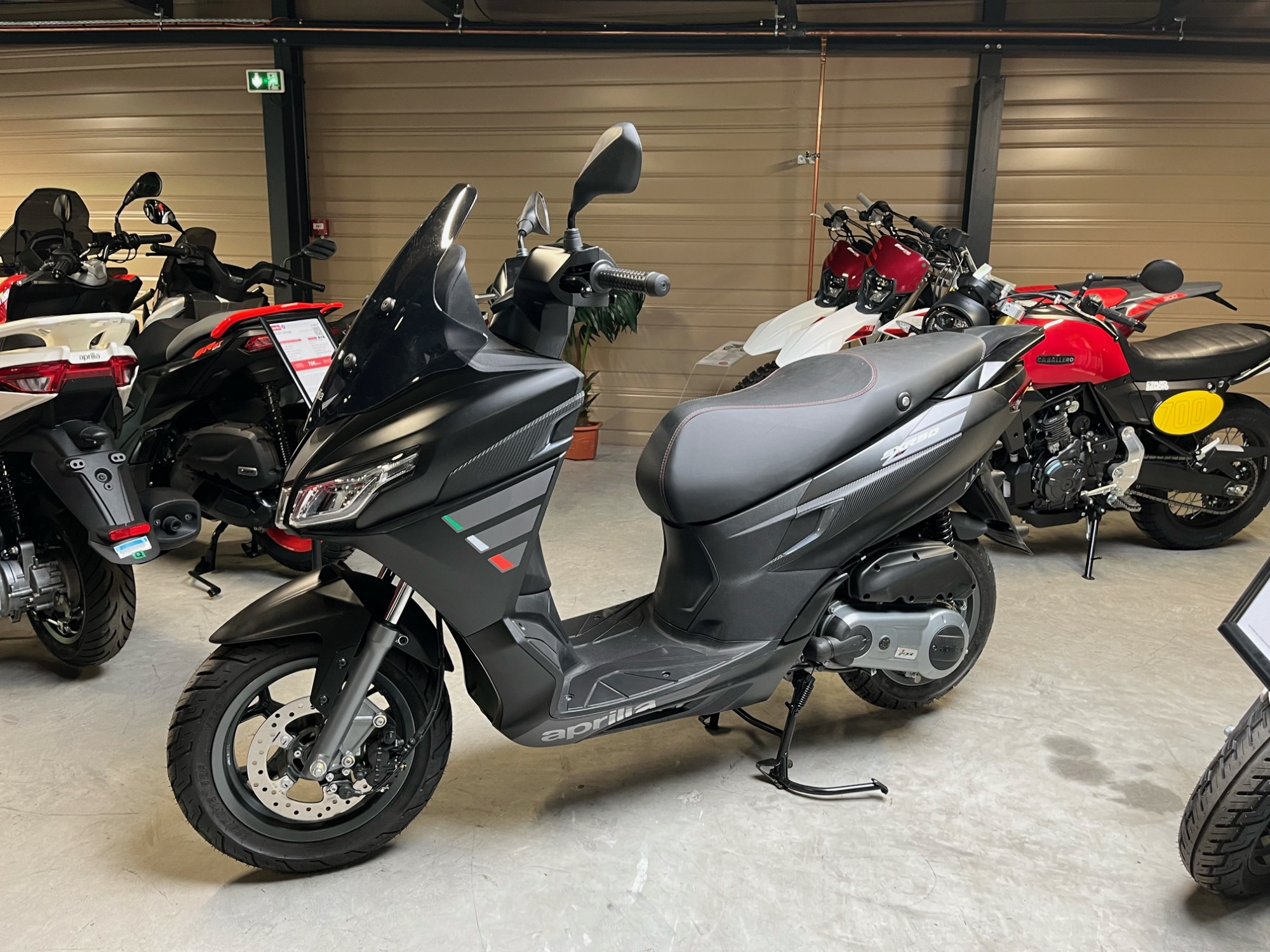 photo de APRILIA SXR 50 50 occasion de couleur  en vente à St Thuriau n°2